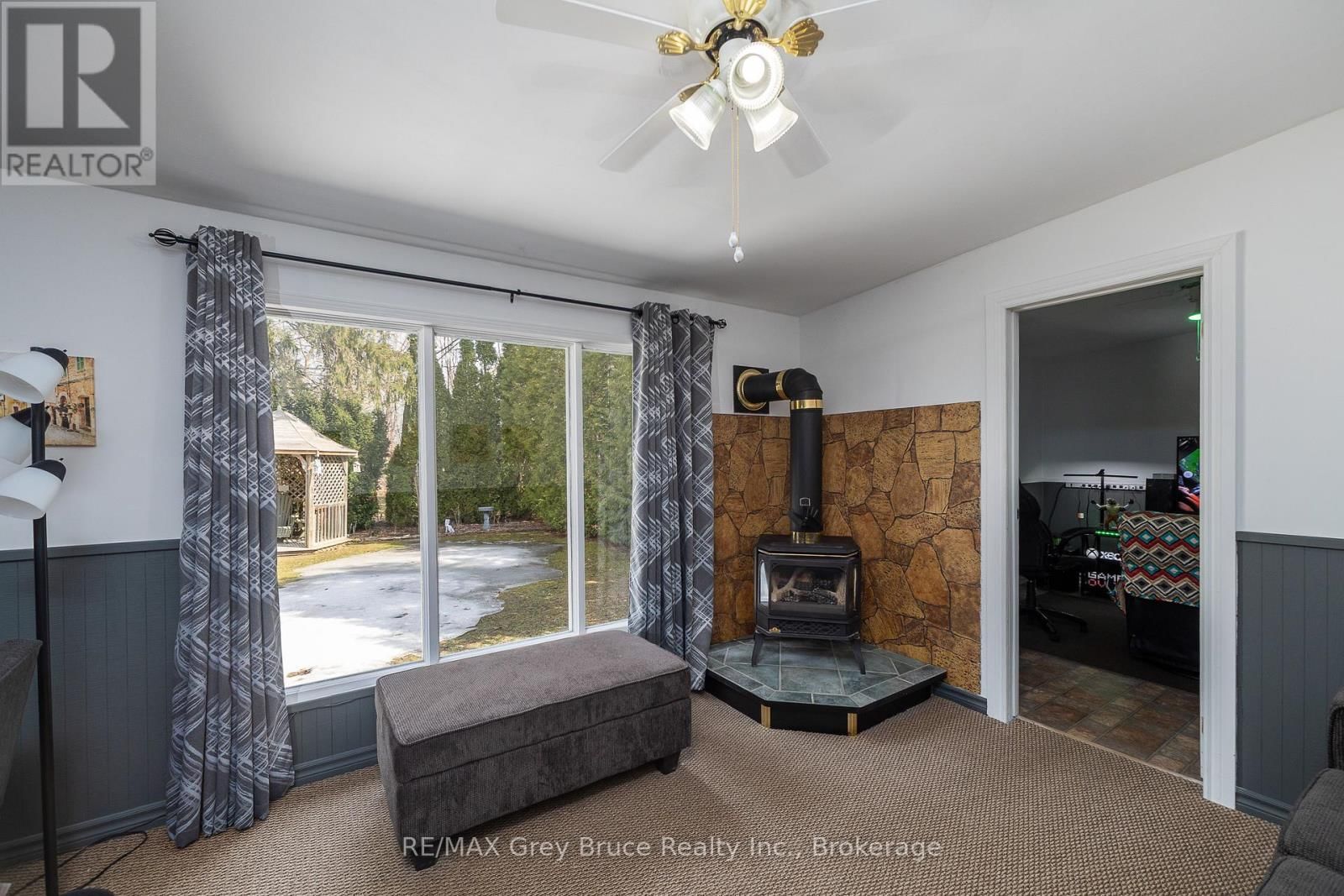 1075 6TH AVENUE WEST Image 12