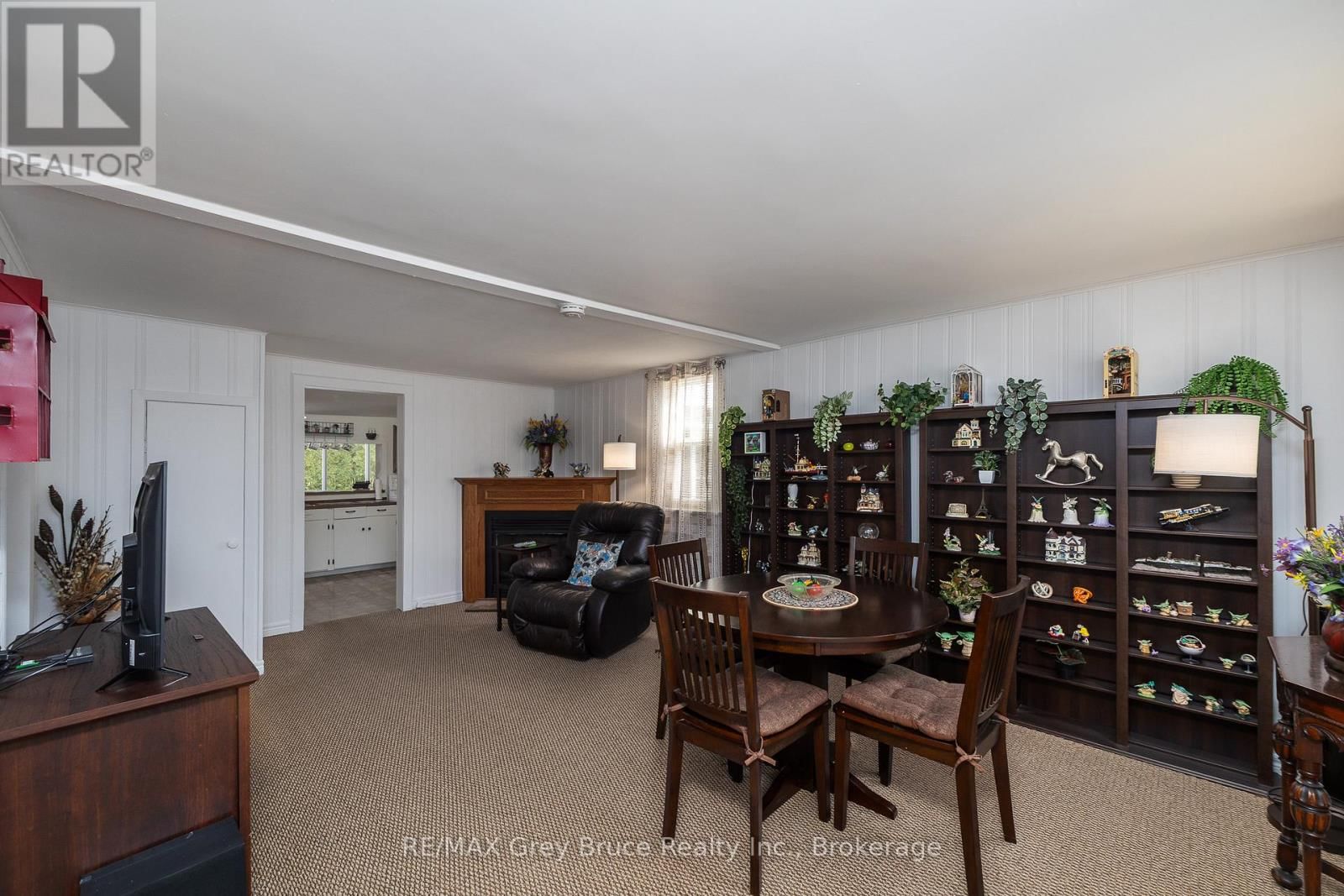 1075 6TH AVENUE WEST Image 22