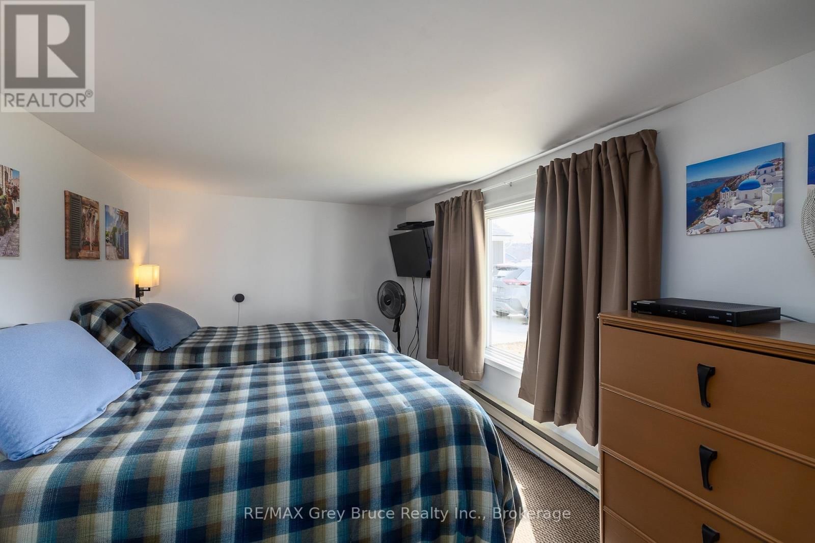 1075 6TH AVENUE WEST Image 25