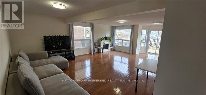 912 GRENFELL DRIVE Image 3