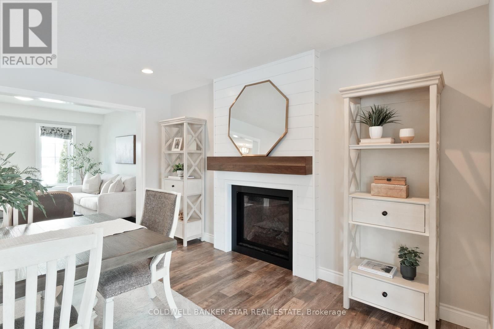 5229 WALES CRESCENT Image 12