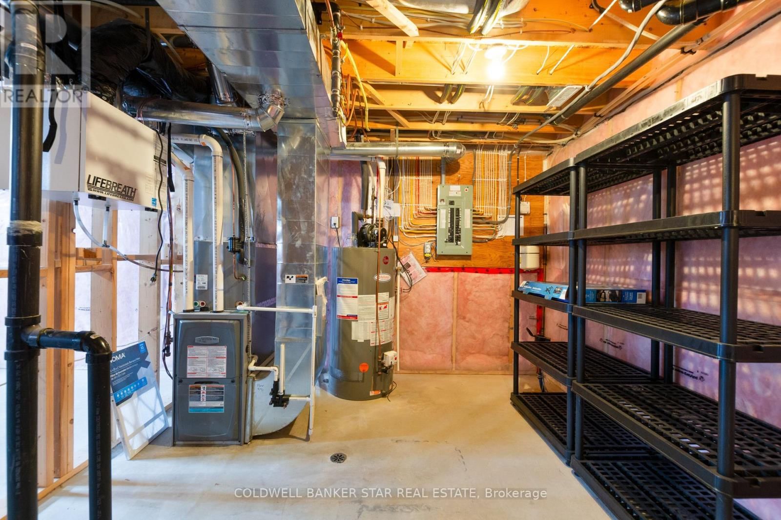 5229 WALES CRESCENT Image 39