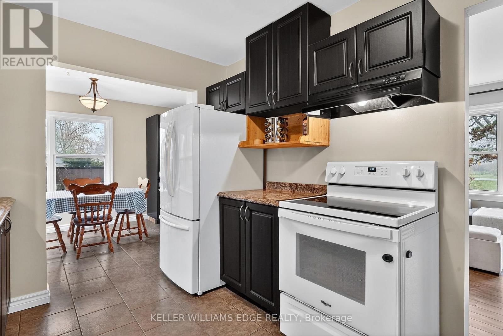 508 PROSPECT POINT ROAD NORTH Image 15