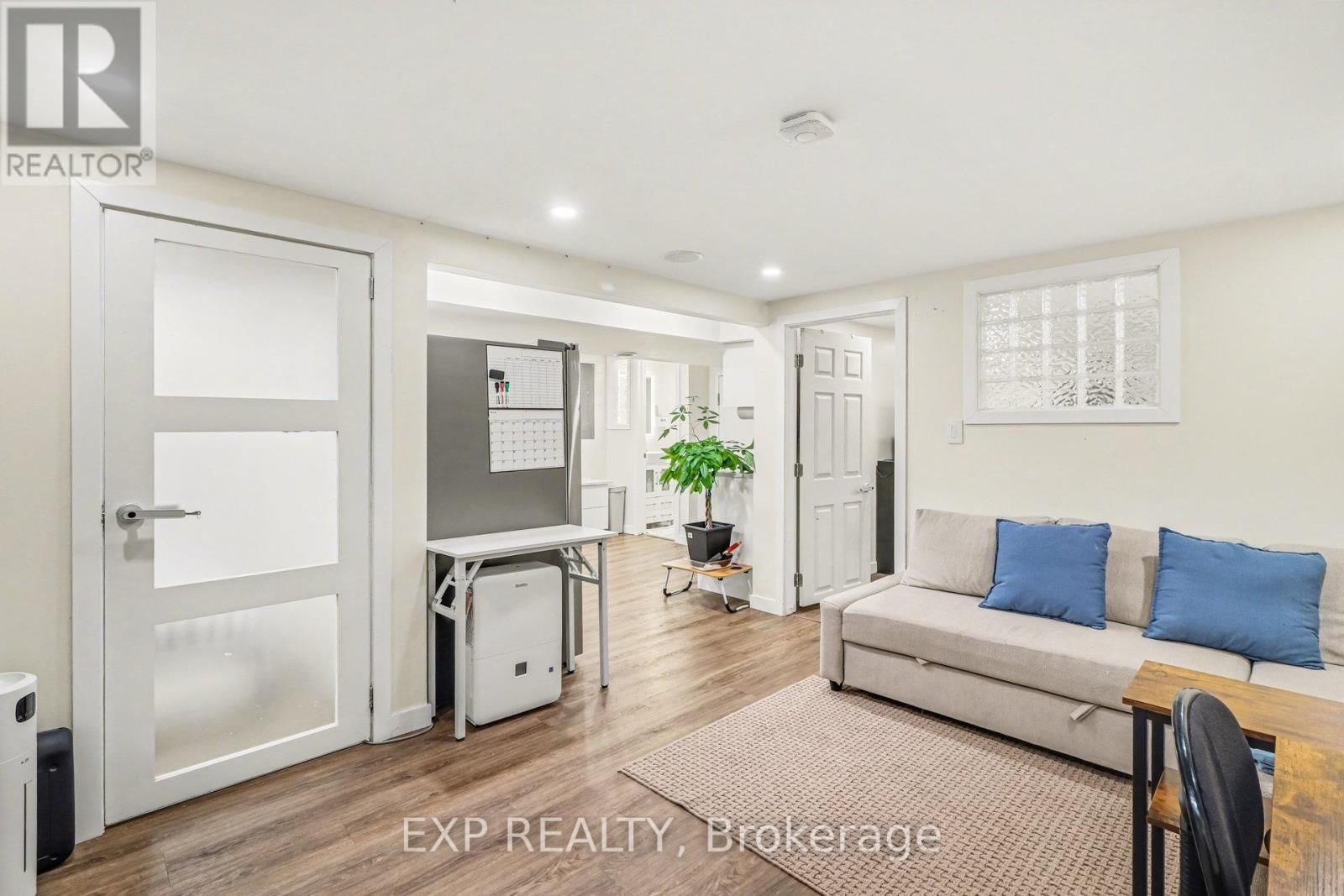 2332 OGILVIE ROAD Image 30