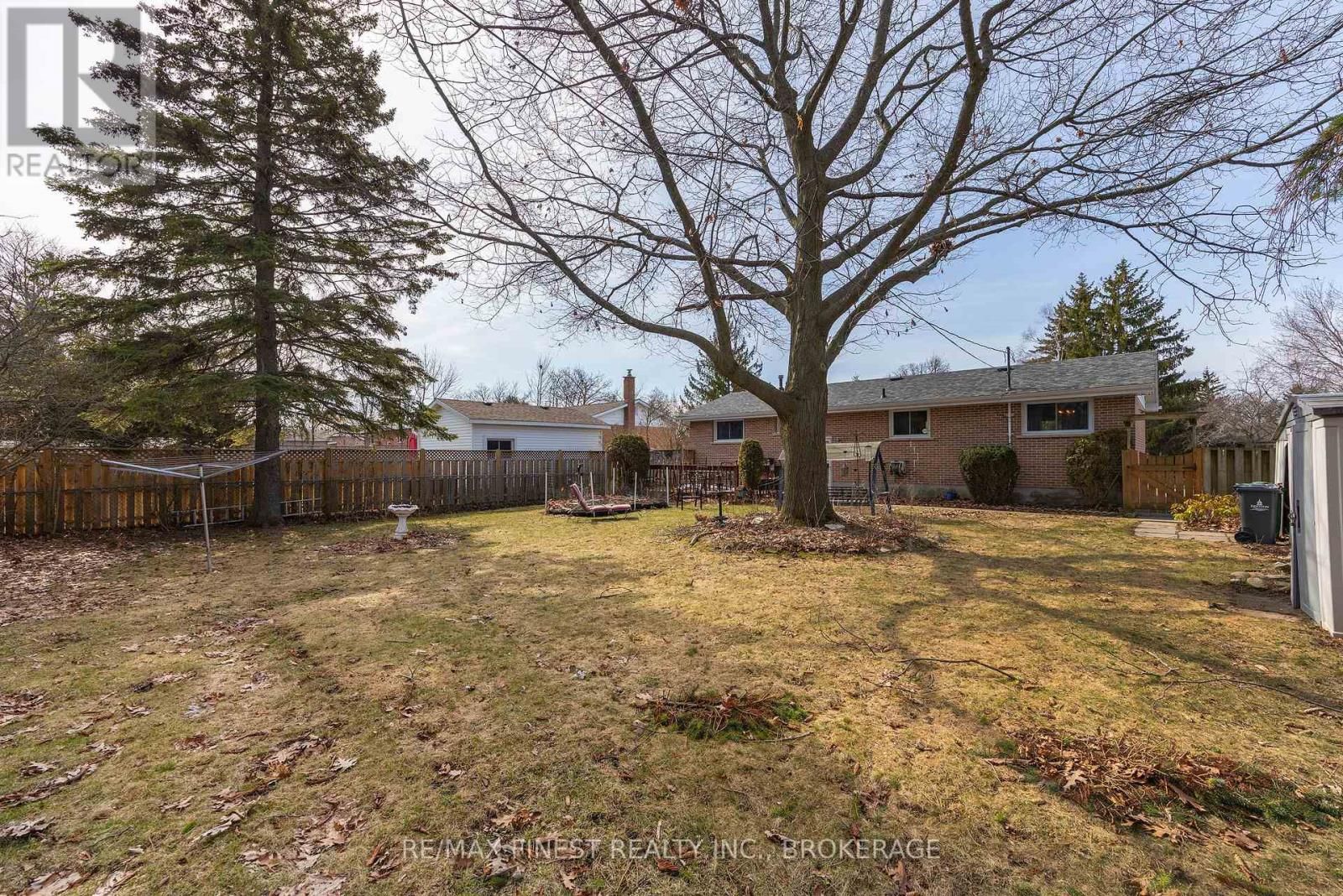 1076 LINCOLN DRIVE Image 11