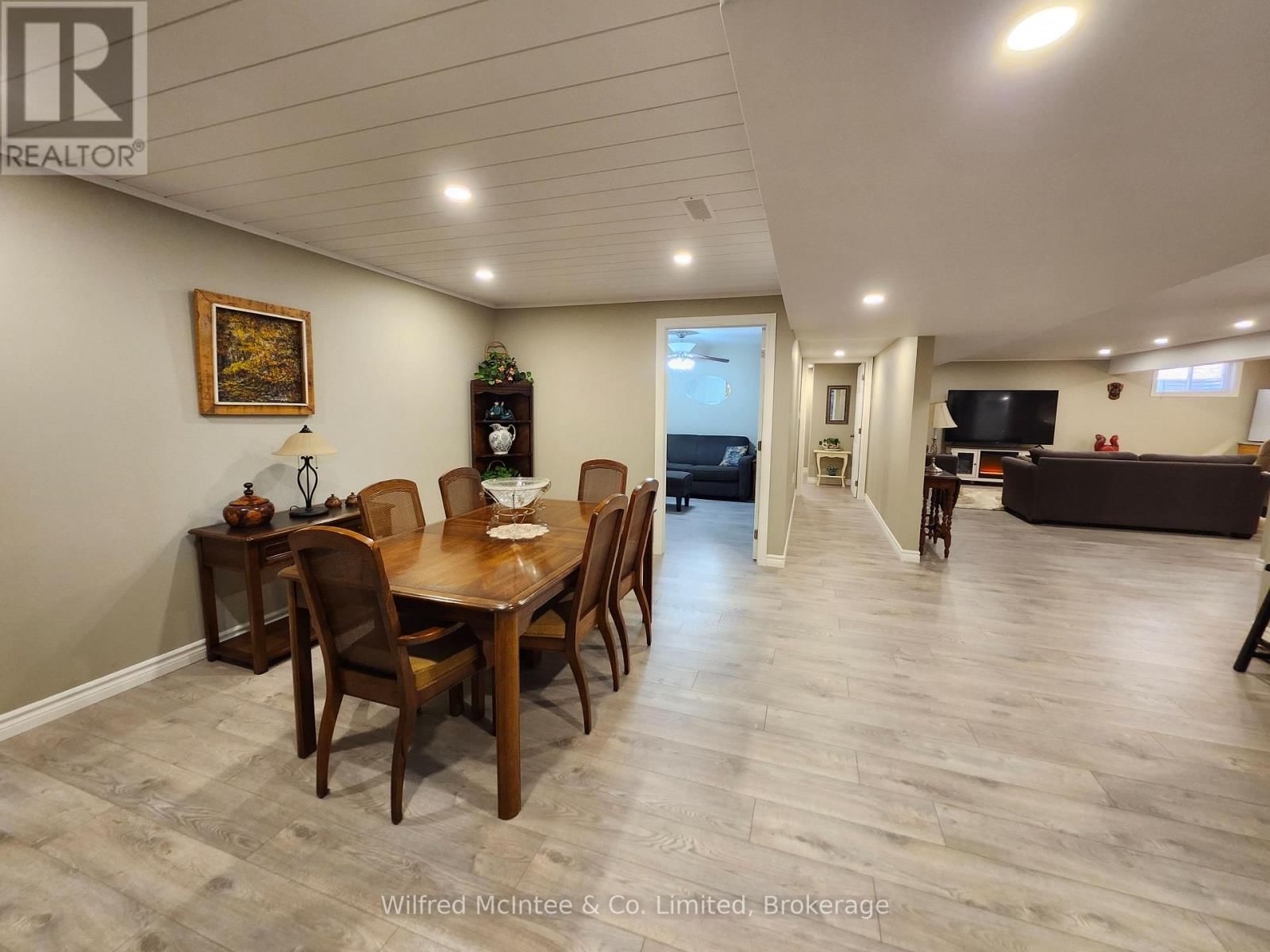 230 4TH STREET CRESCENT Image 23