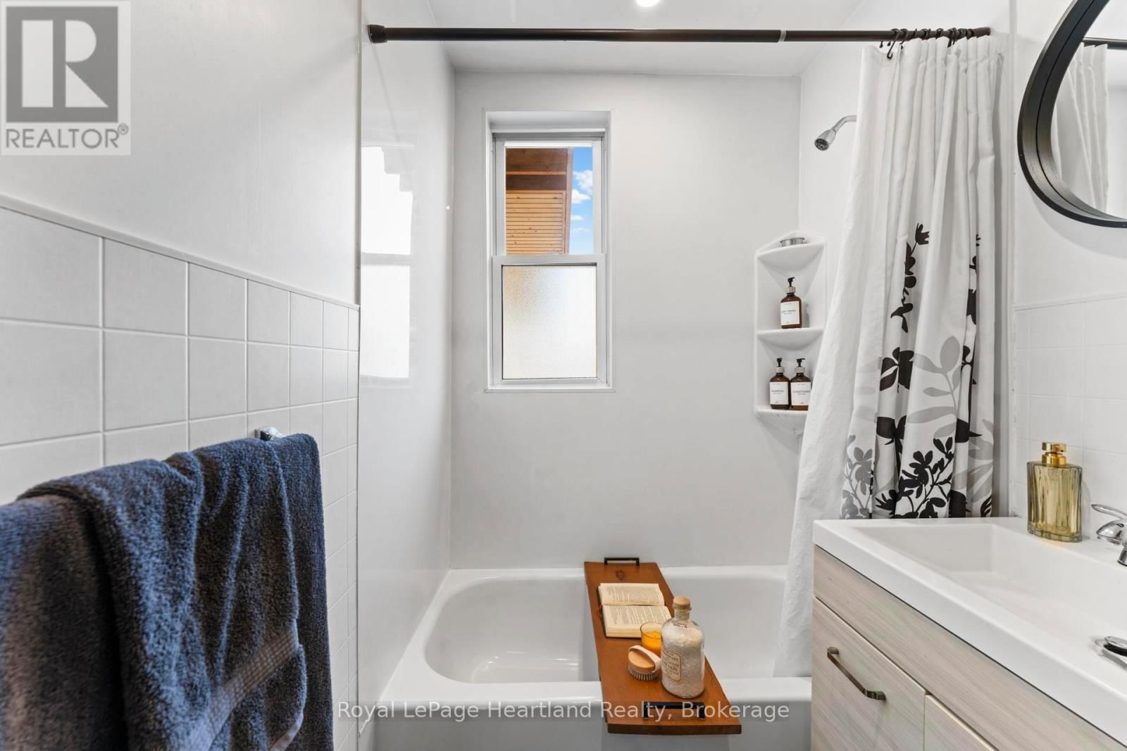 171 HURON ROAD Image 12