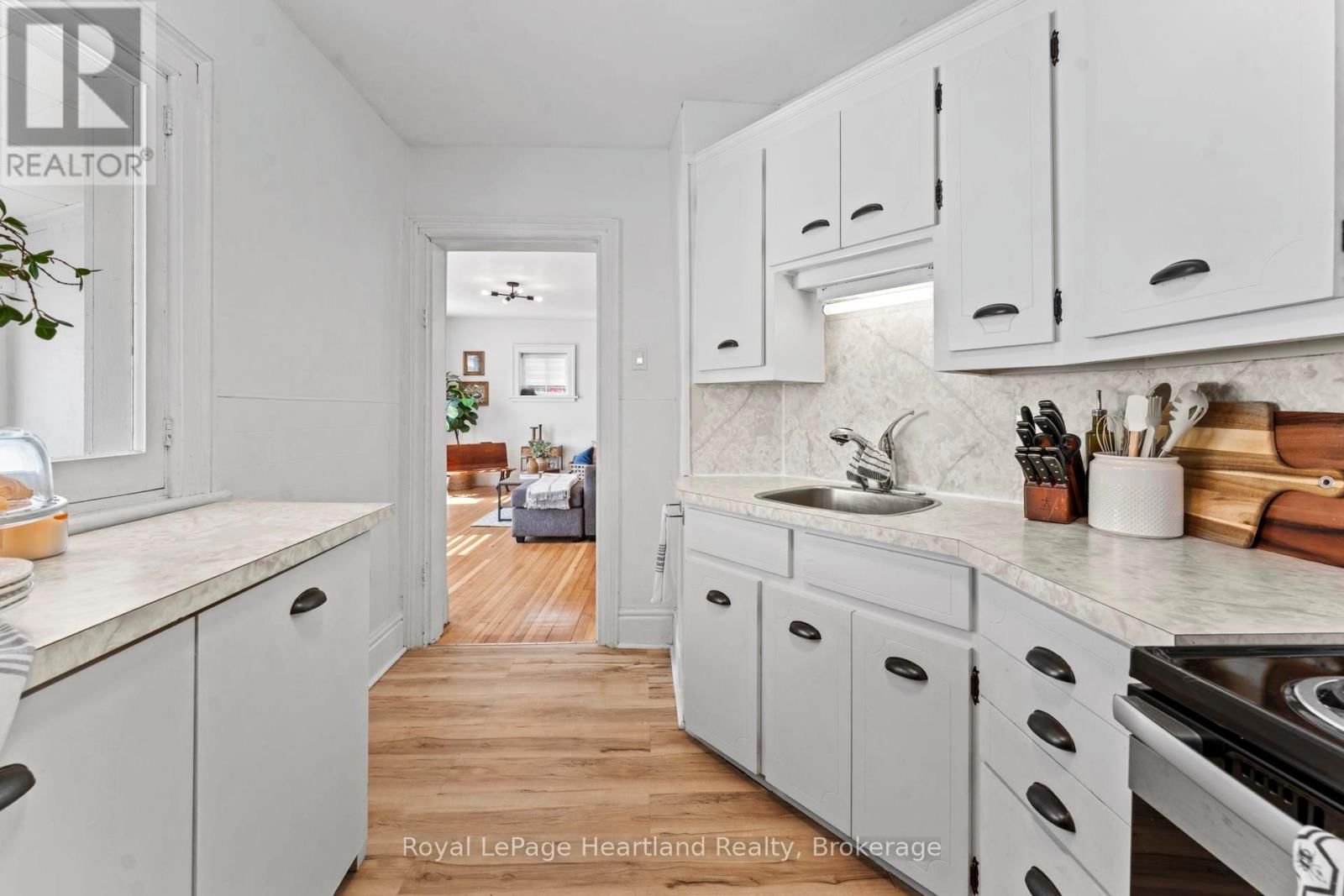 171 HURON ROAD Image 5