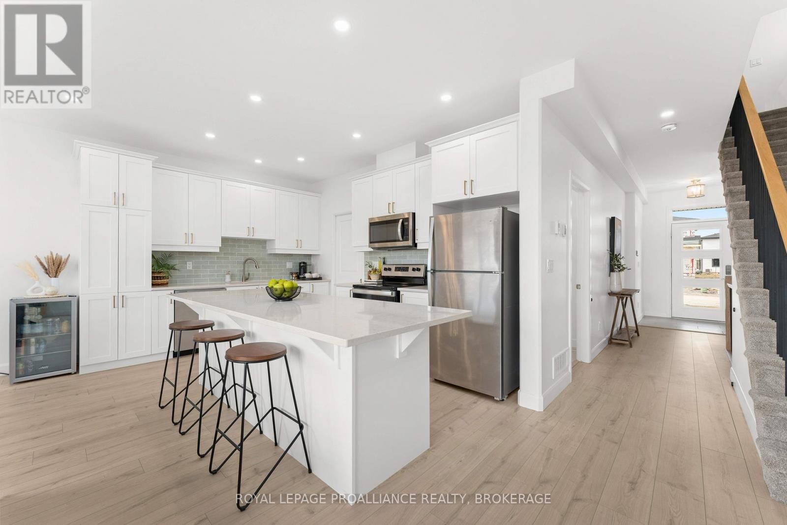 223 SUPERIOR DRIVE Image 10