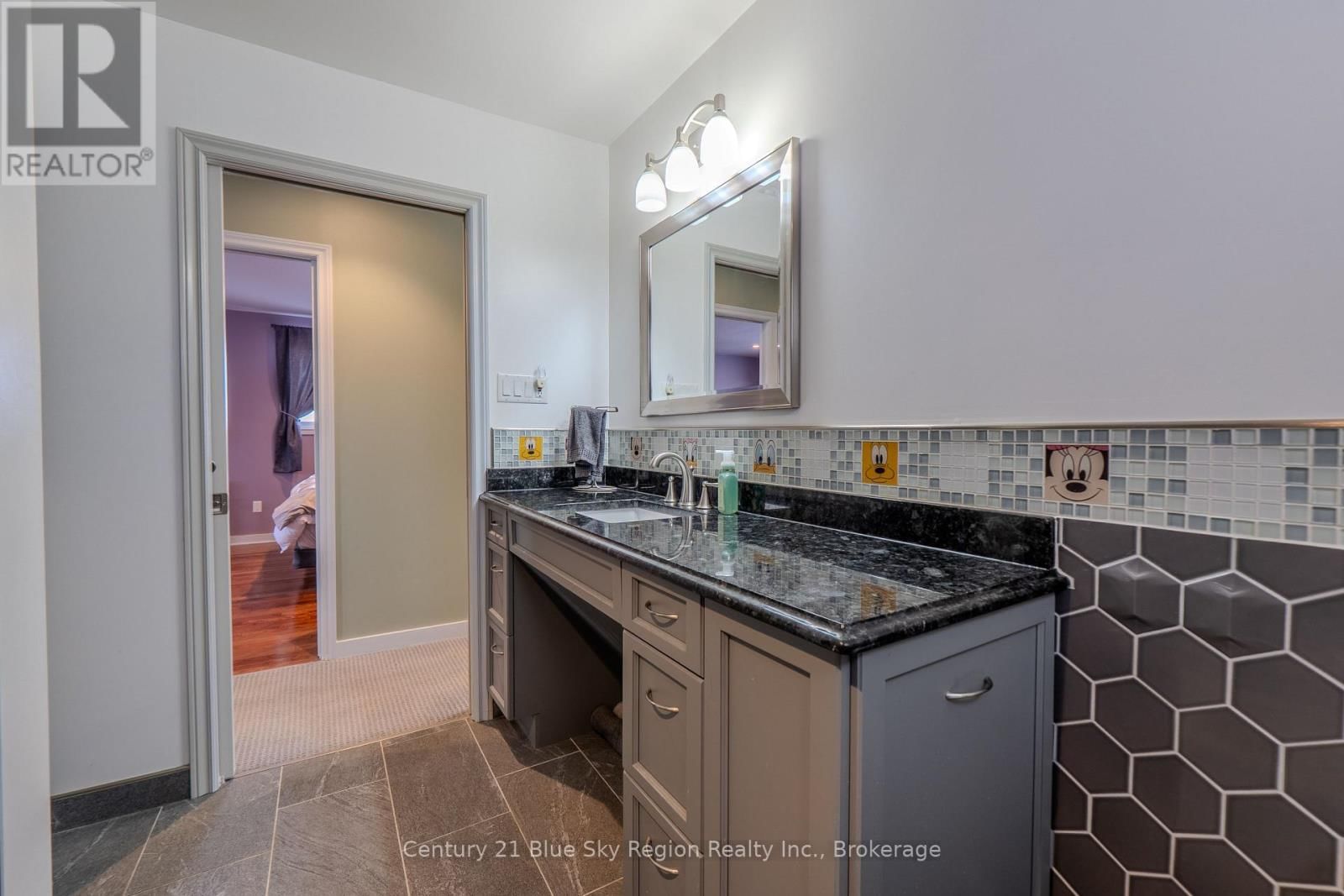 5 KNOX COURT Image 23