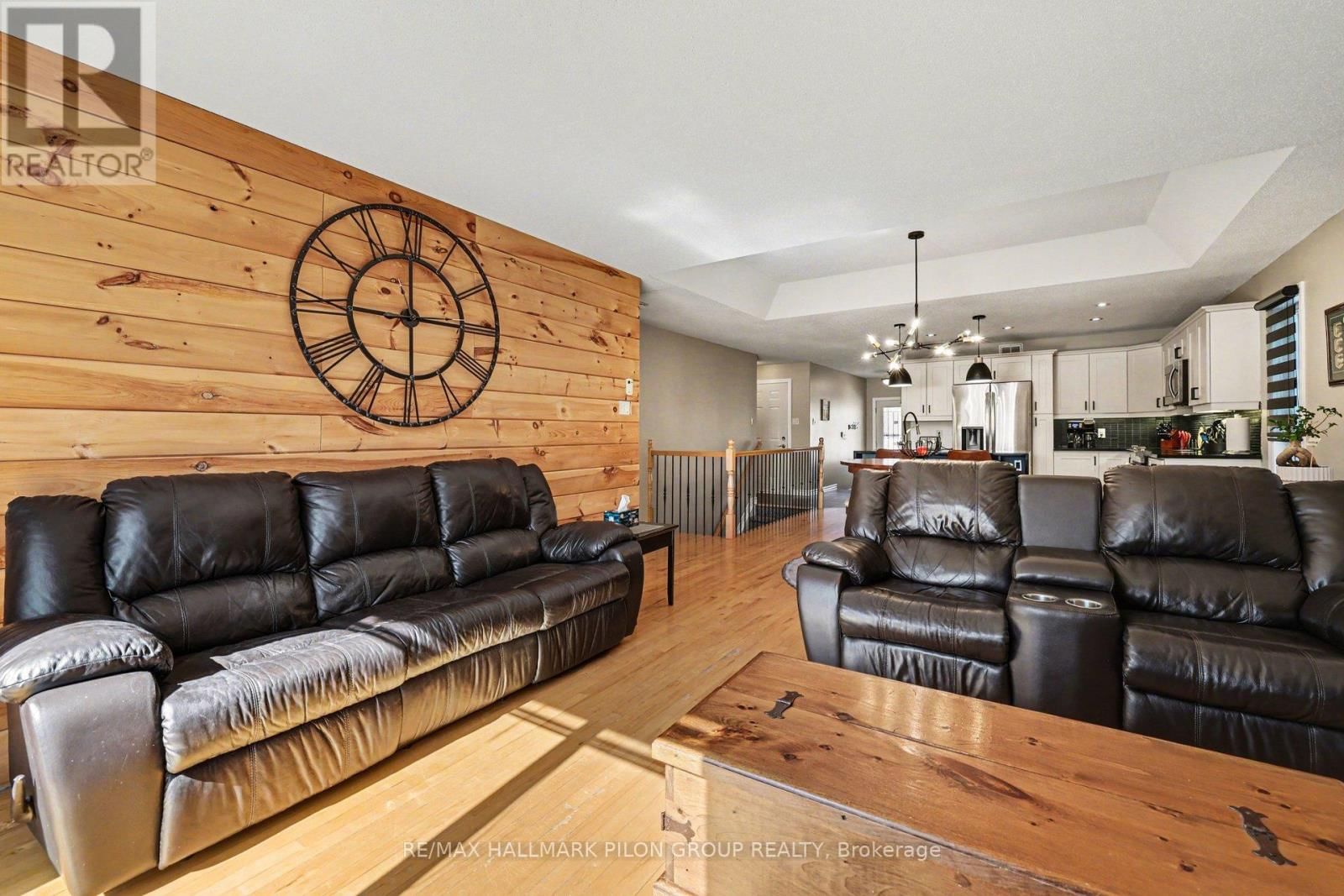 18 ABBEY CRESCENT Image 11