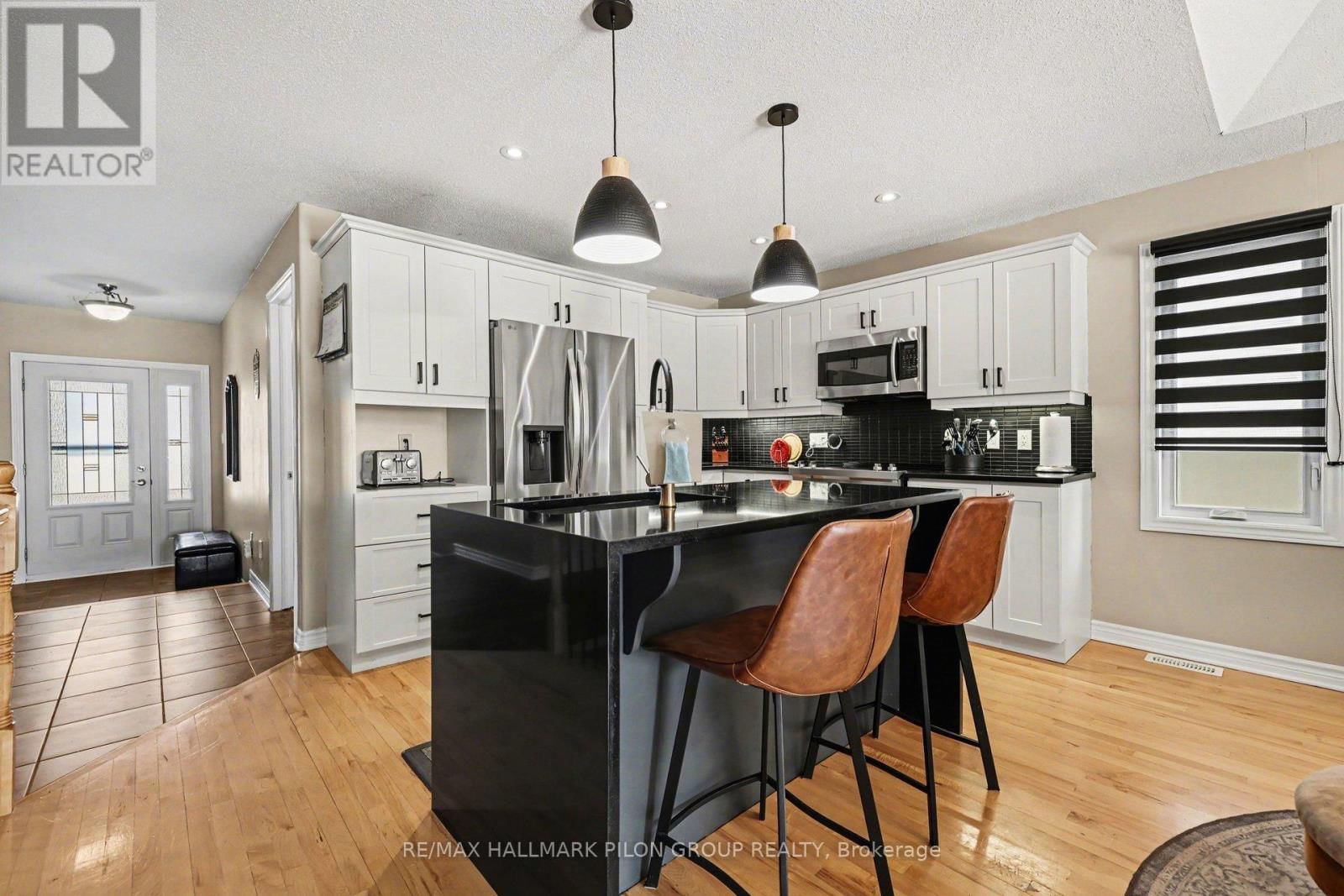 18 ABBEY CRESCENT Image 2