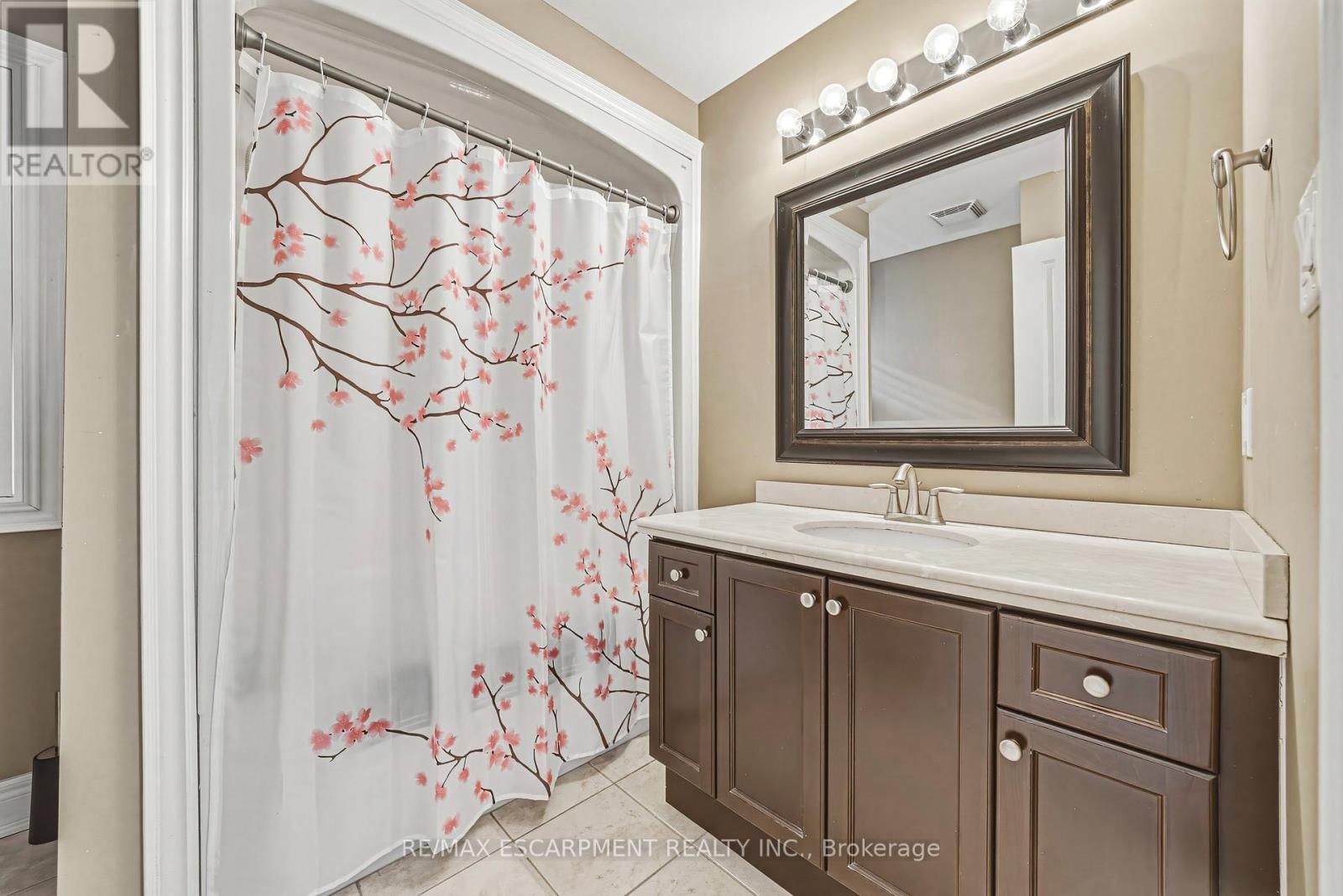 405 VALRIDGE DRIVE Image 33