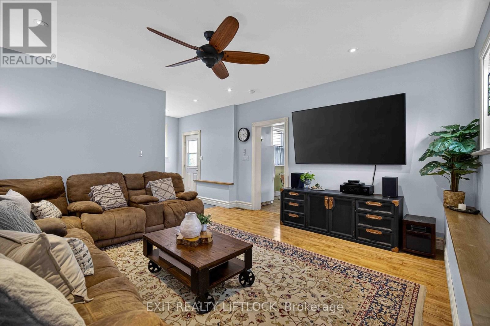 2464 QUEEN MARY STREET Image 14