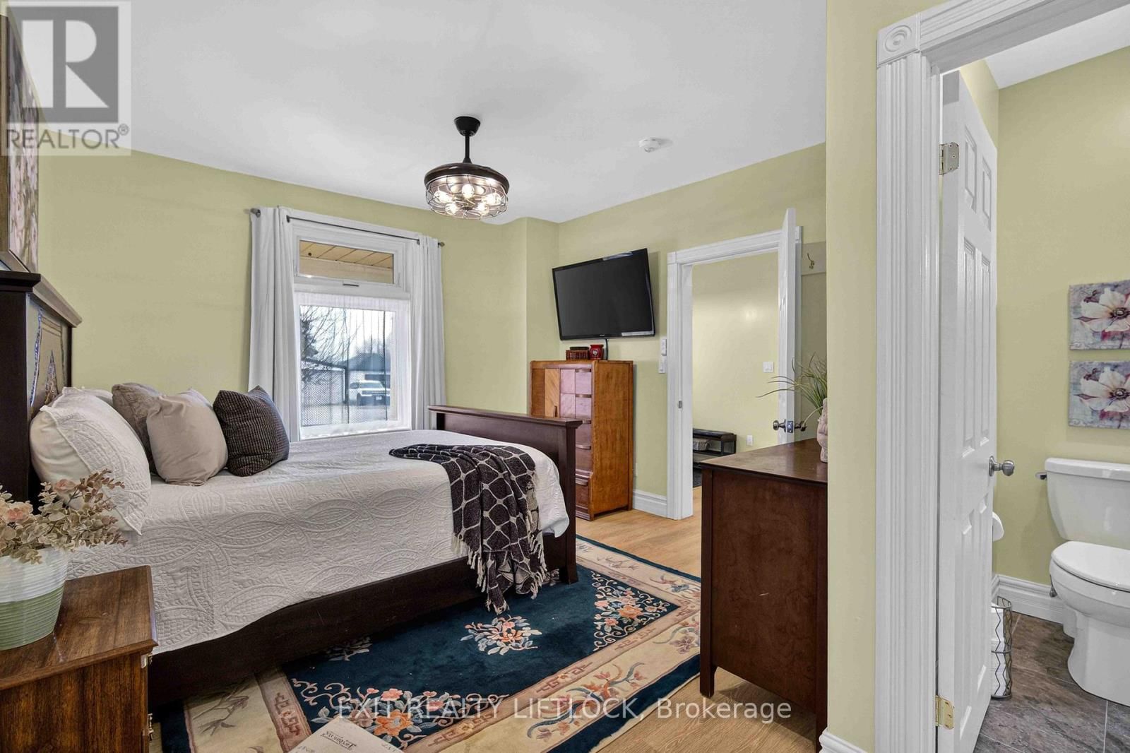 2464 QUEEN MARY STREET Image 18