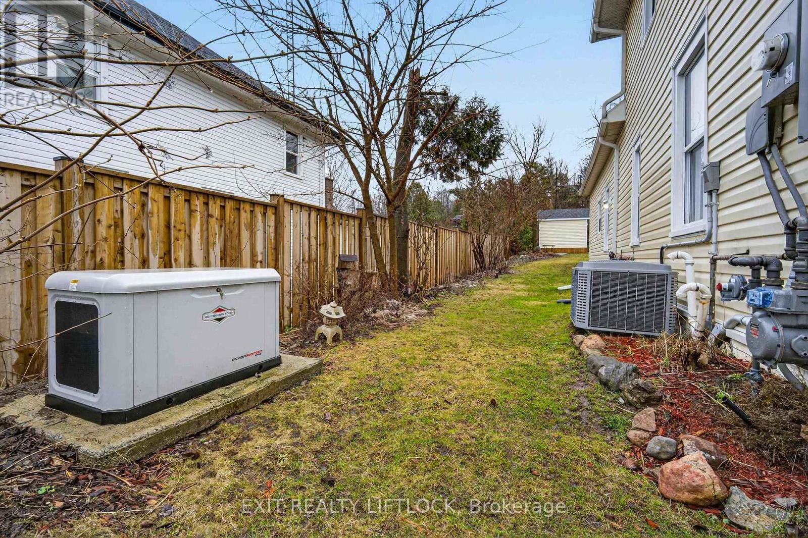 2464 QUEEN MARY STREET Image 39