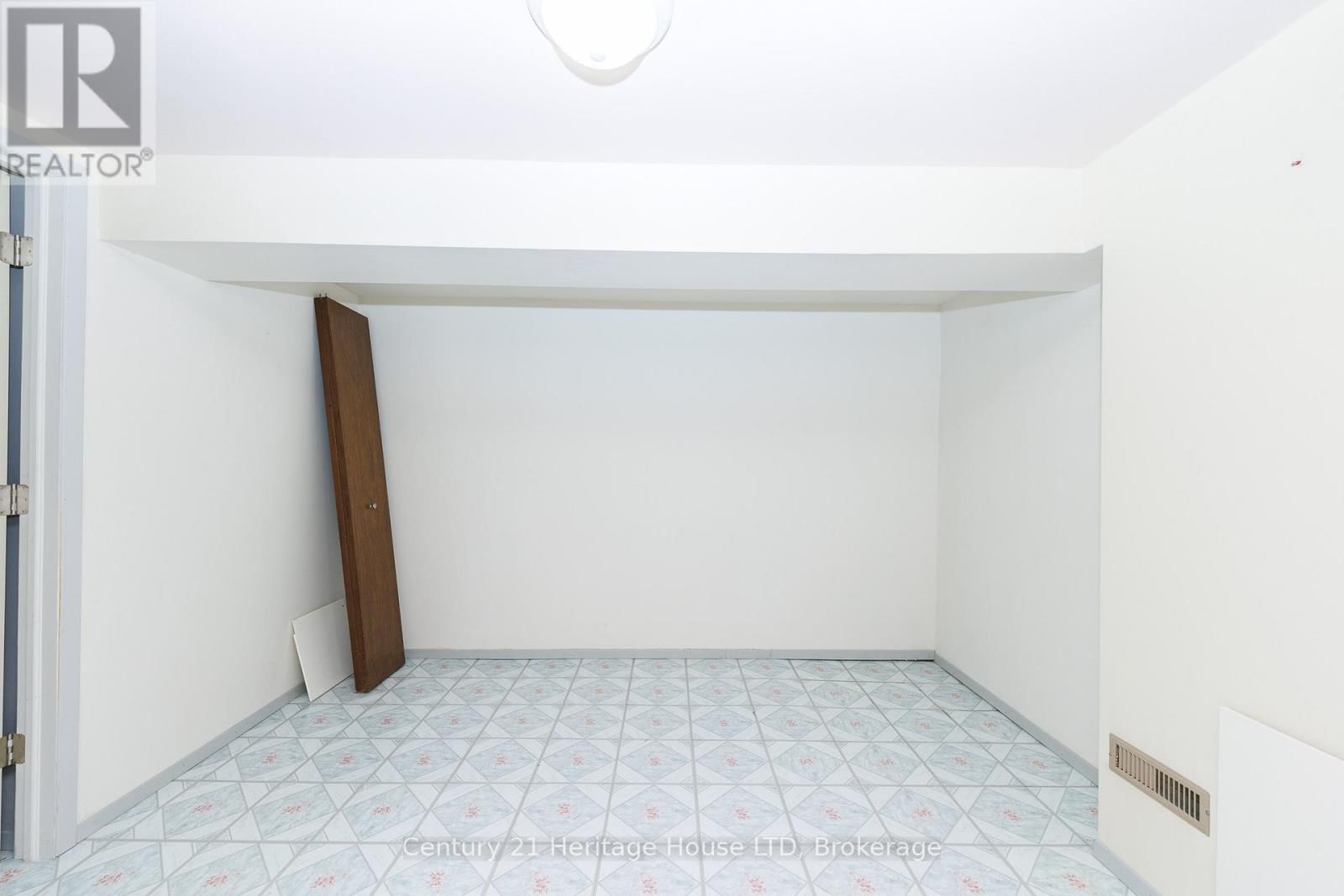 3859 PANAMA COURT Image 20