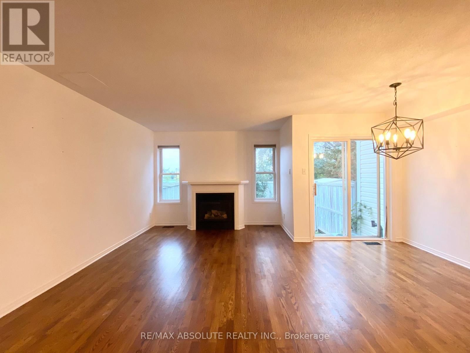 63 SILVERLACE PRIVATE Image 5