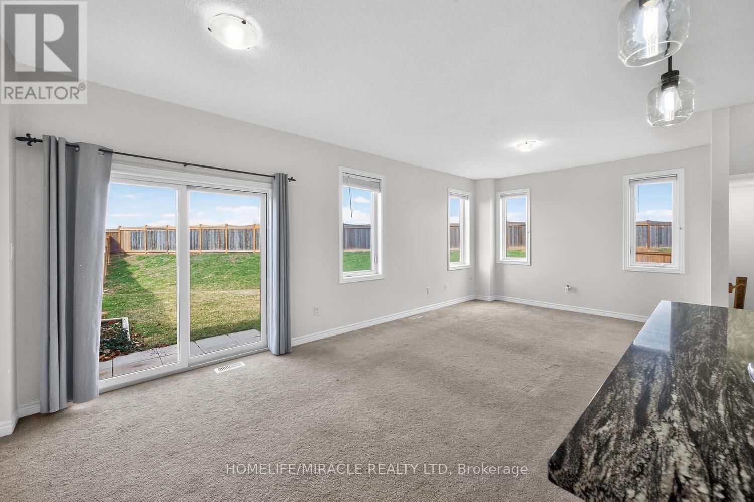 23 PINOT CRESCENT Image 13