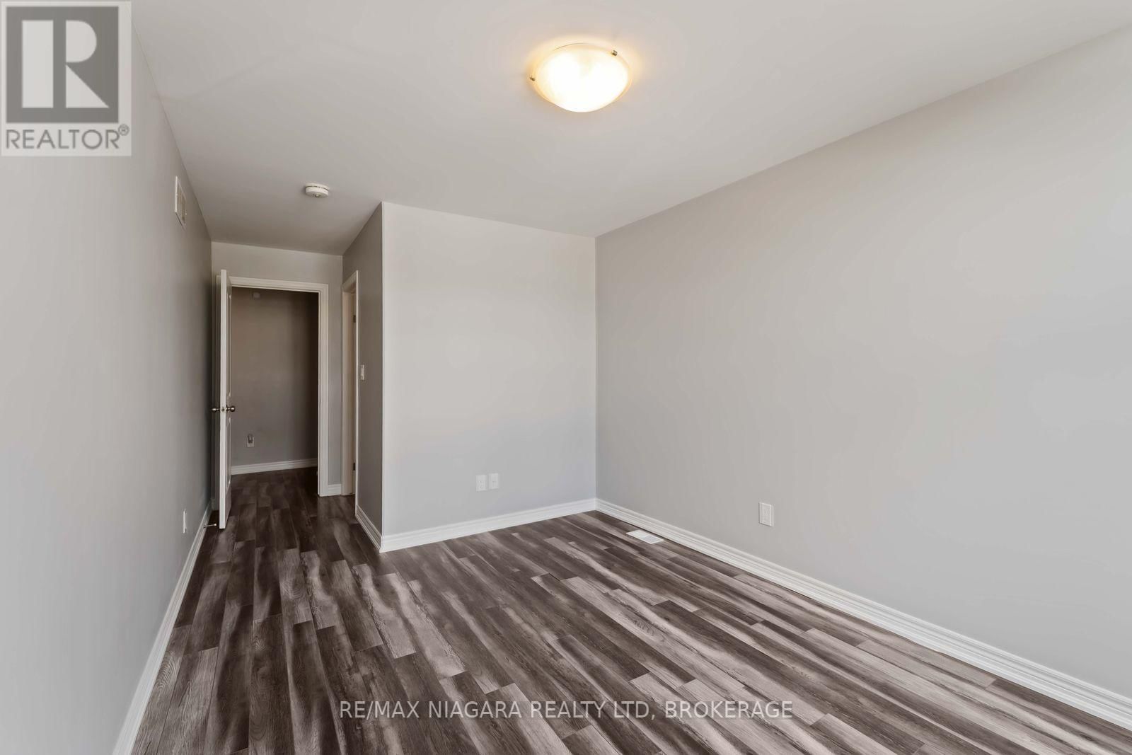 81 GROVE STREET Image 27