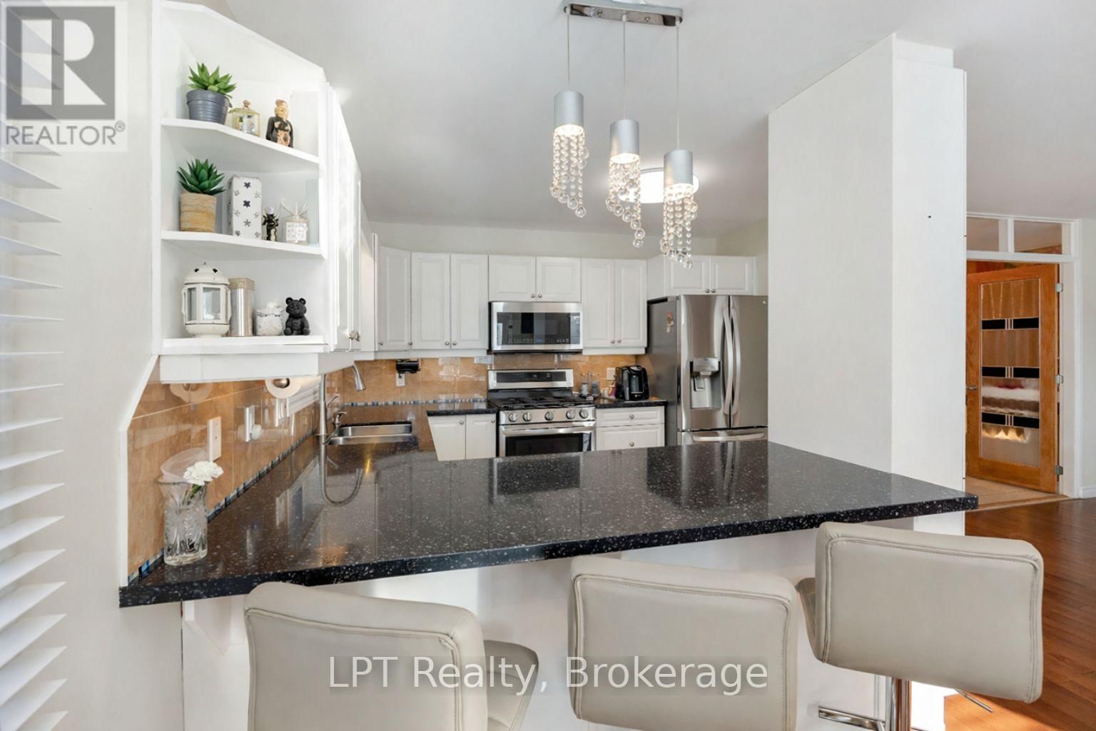 48 WARD DRIVE Image 12