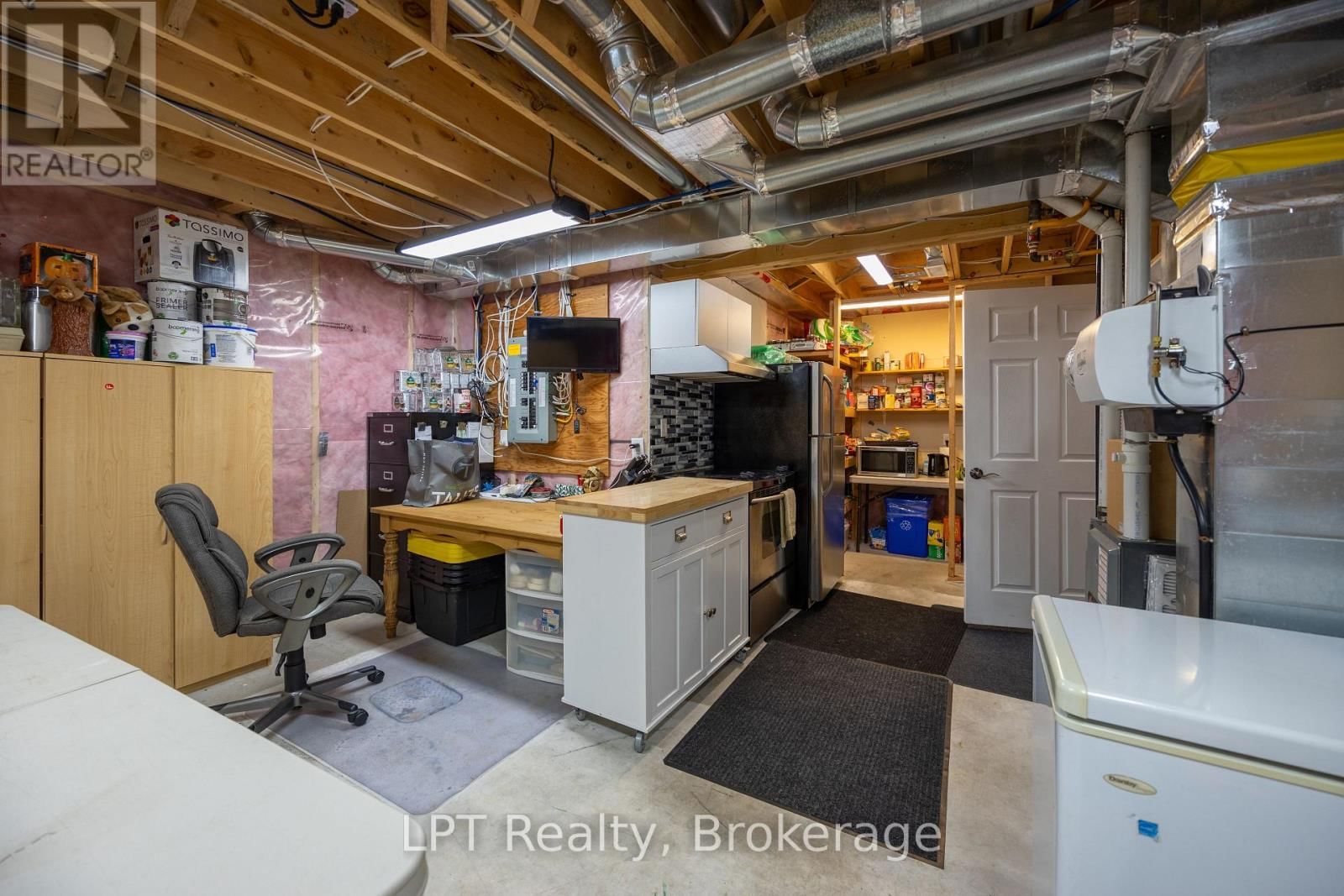 48 WARD DRIVE Image 32