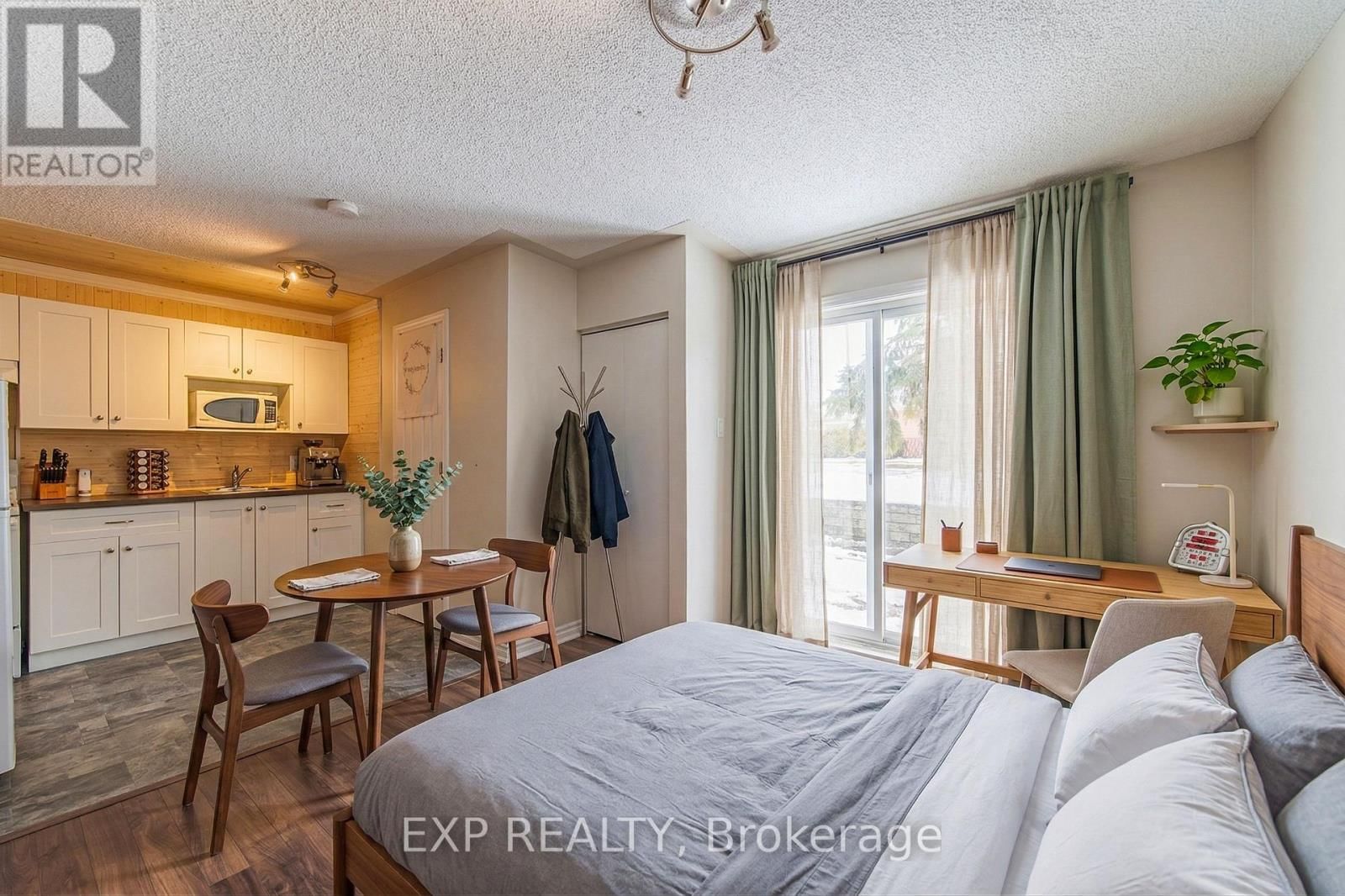 10 CASTLEGREEN PRIVATE Image 17