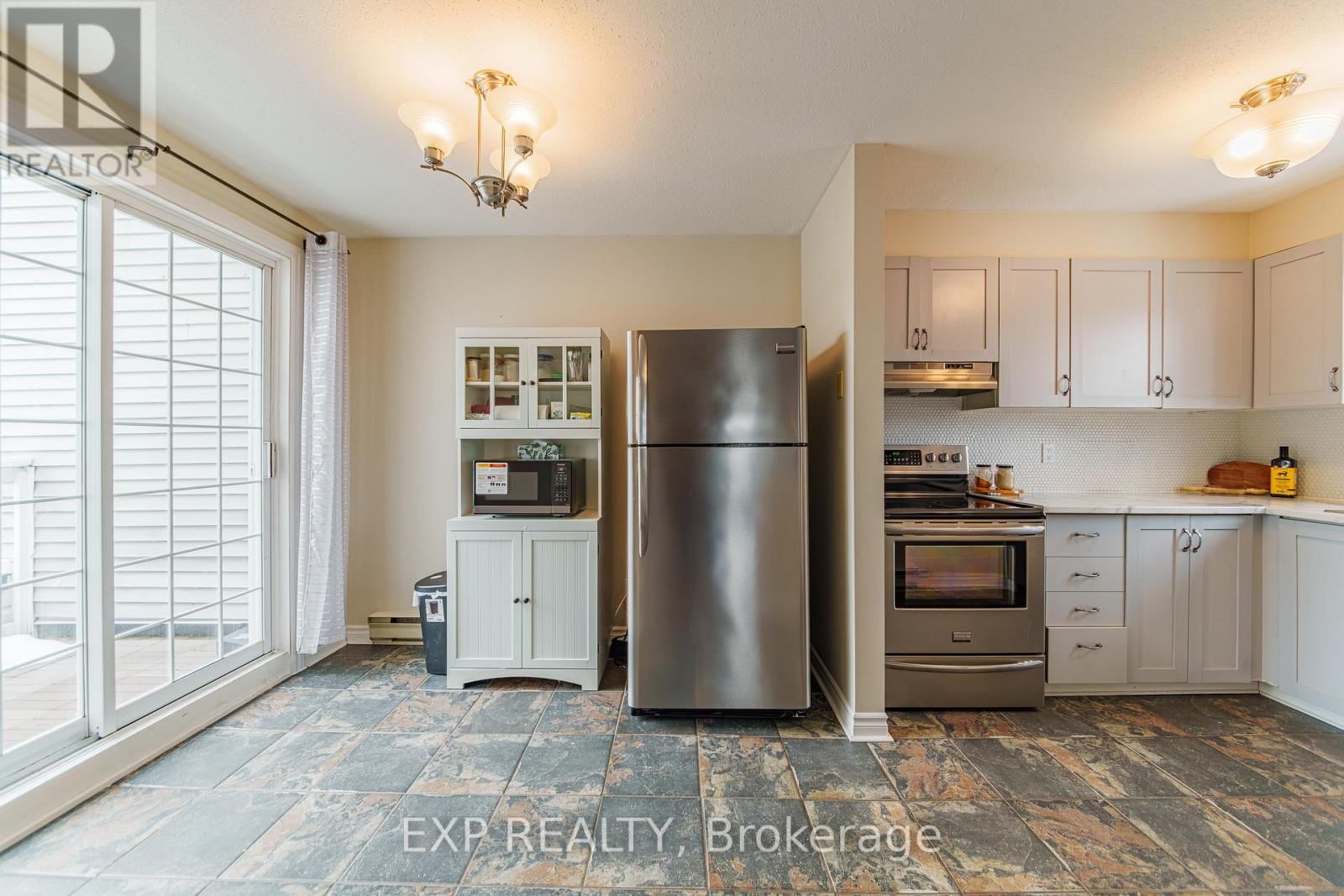 10 CASTLEGREEN PRIVATE Image 8