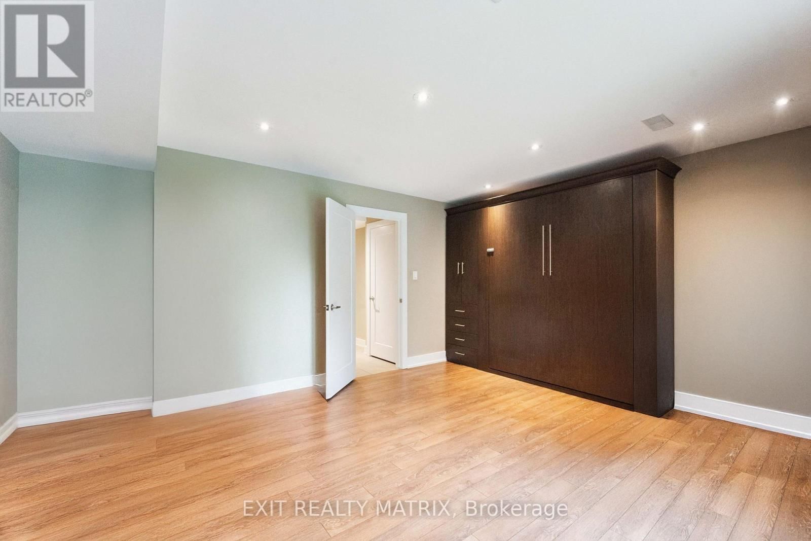 97 QUEEN MARY STREET Image 31