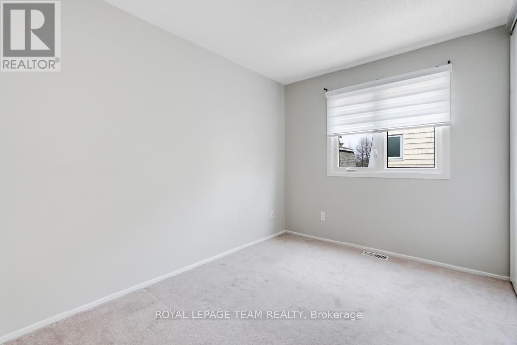 221 PETRIE LANE Image 24