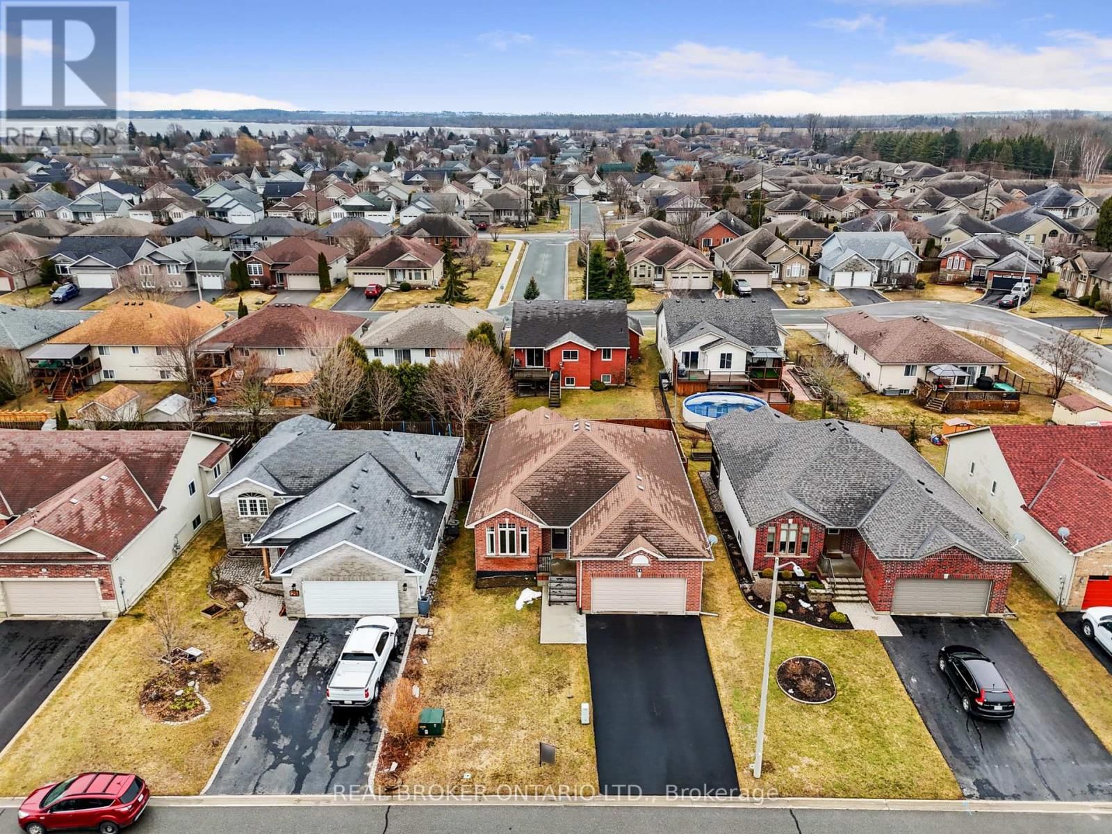 31 FOX DEN DRIVE Image 38