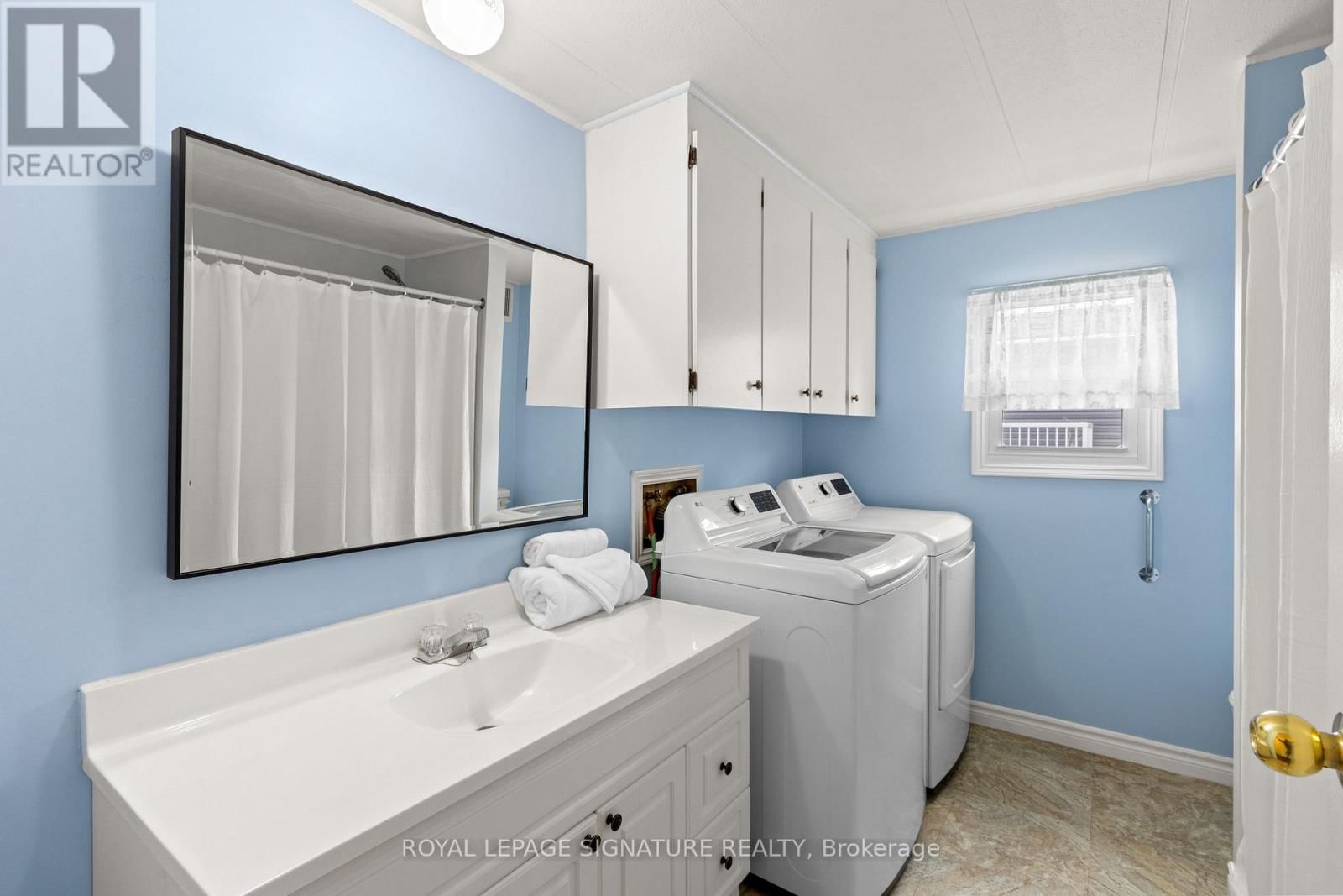 16 - 302694 DOUGLAS STREET Image 13