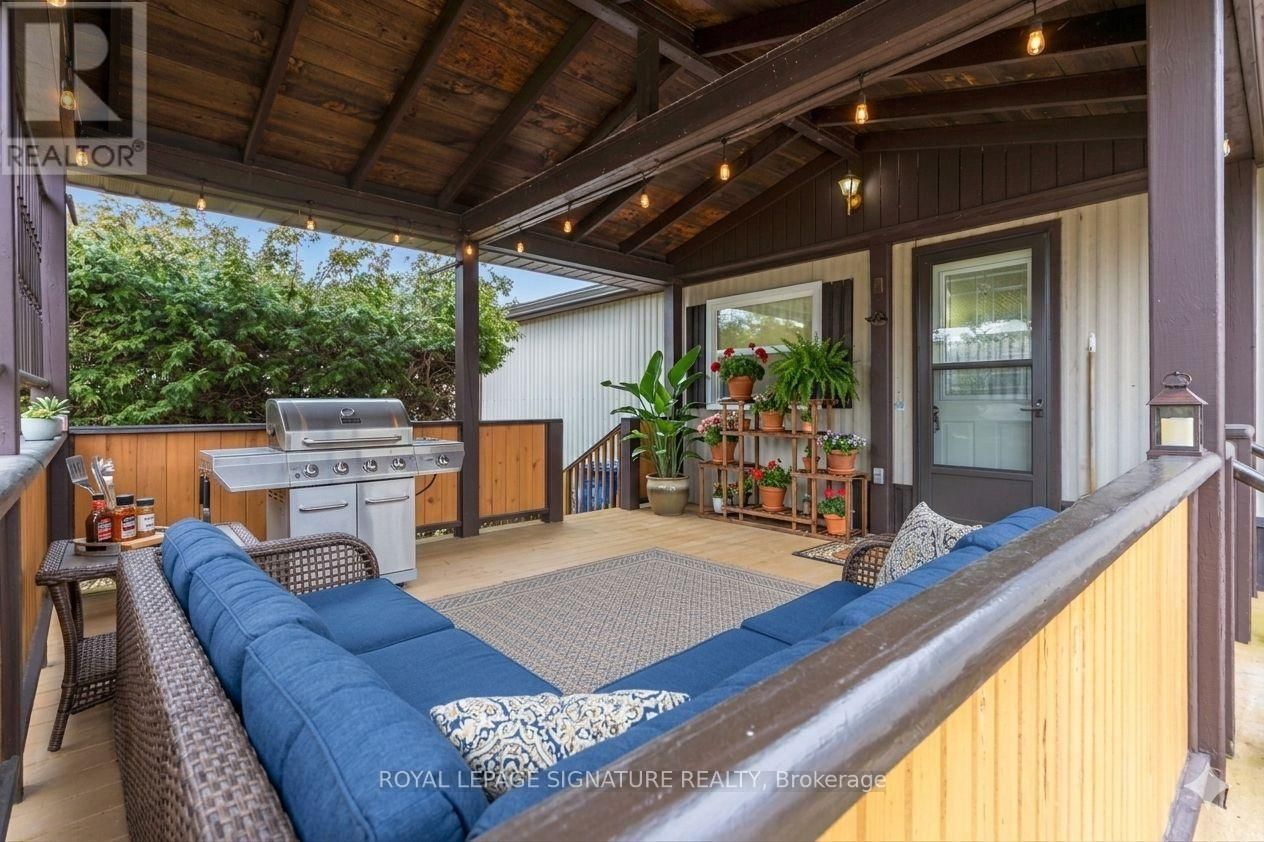 16 - 302694 DOUGLAS STREET Image 4