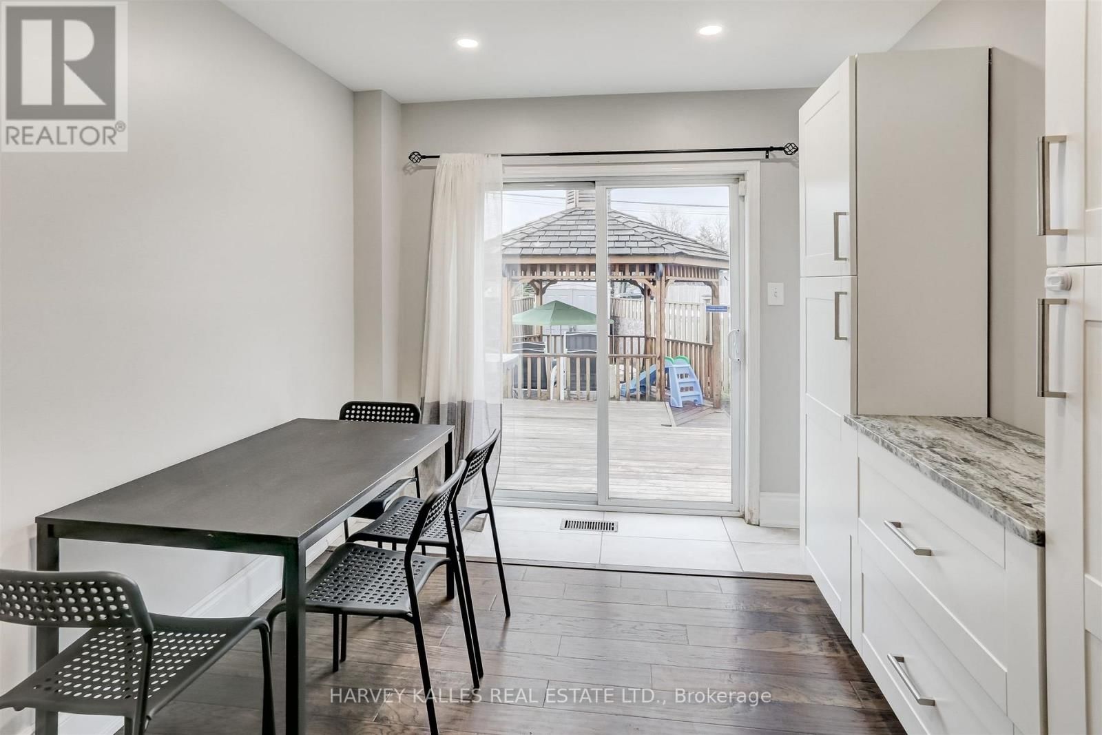 112 WEXFORD AVENUE NORTH Image 17