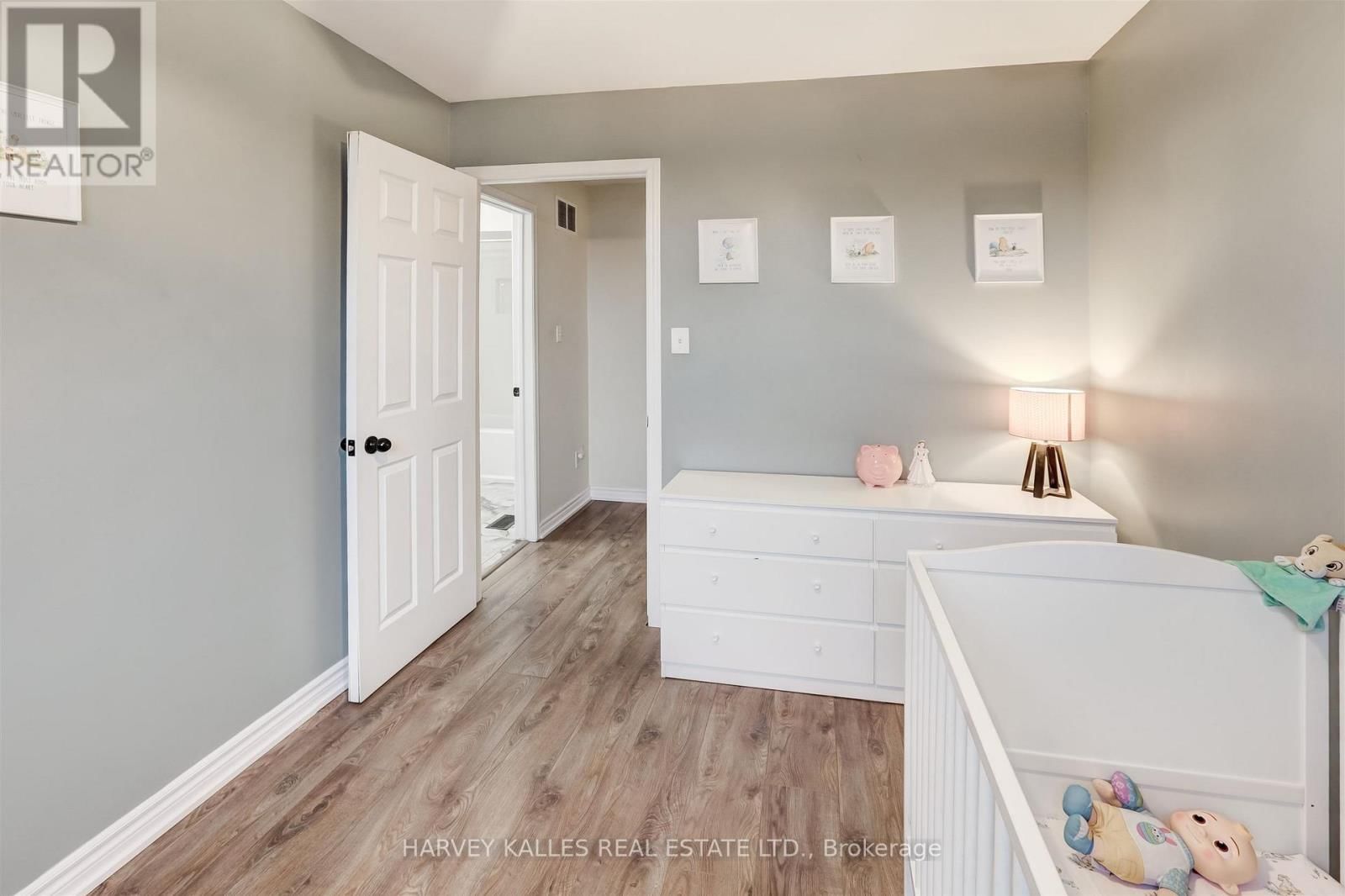 112 WEXFORD AVENUE NORTH Image 29