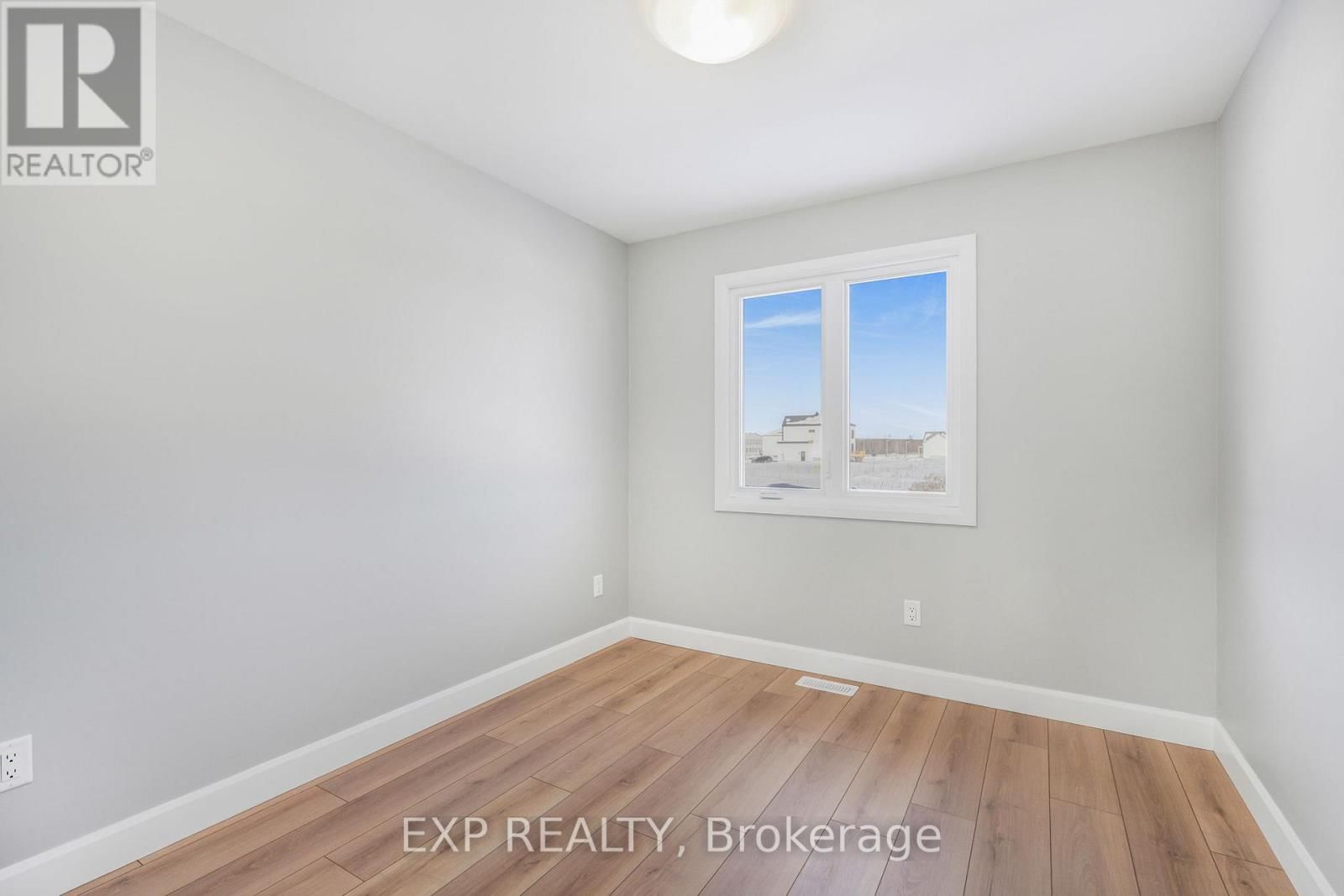 987 KATIA STREET Image 11