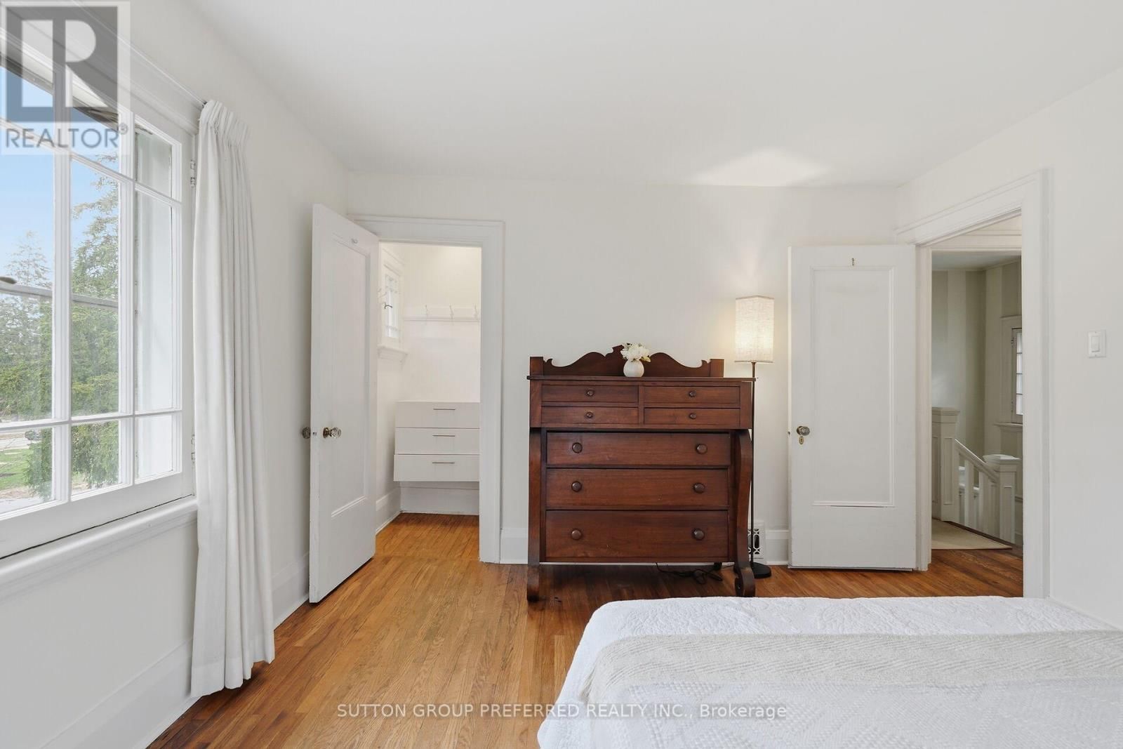 119 BASE LINE ROAD EAST Image 32