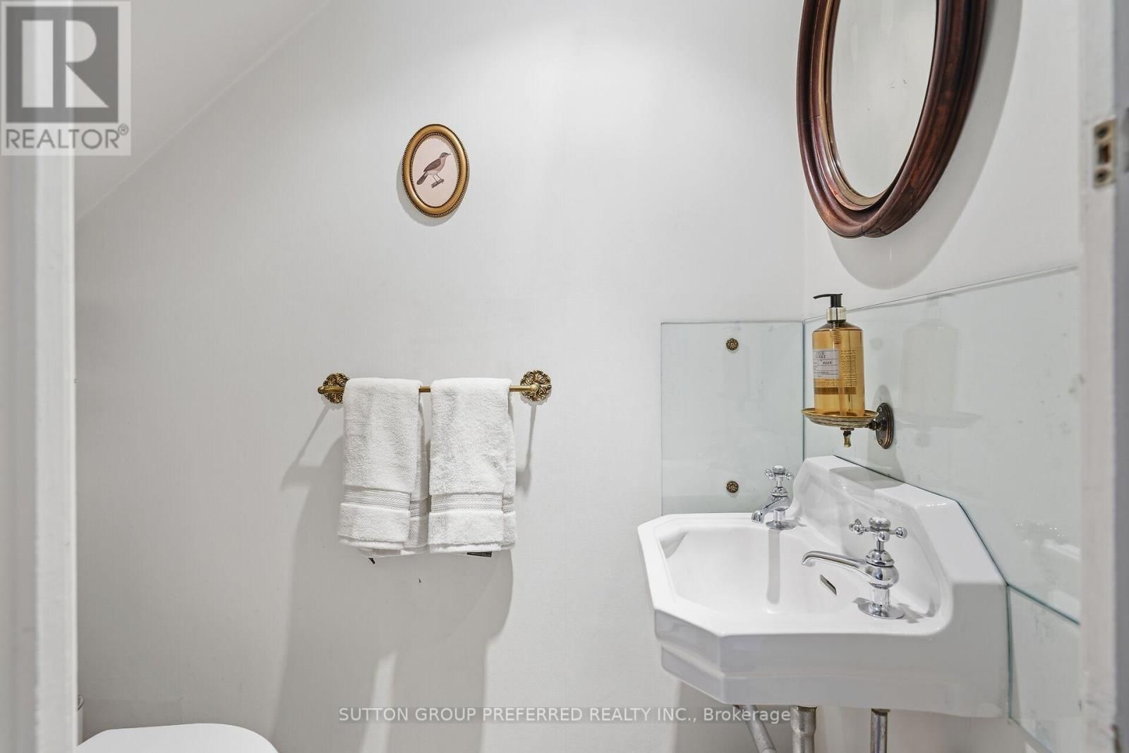 119 BASE LINE ROAD EAST Image 39