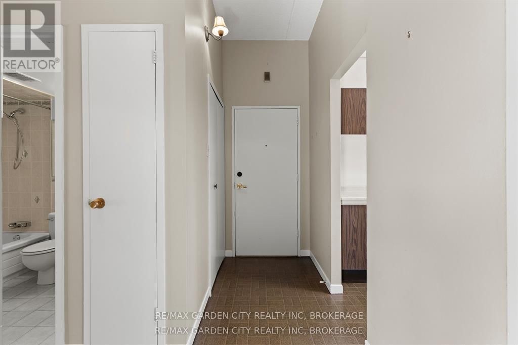 517 - 196 SCOTT STREET Image 4