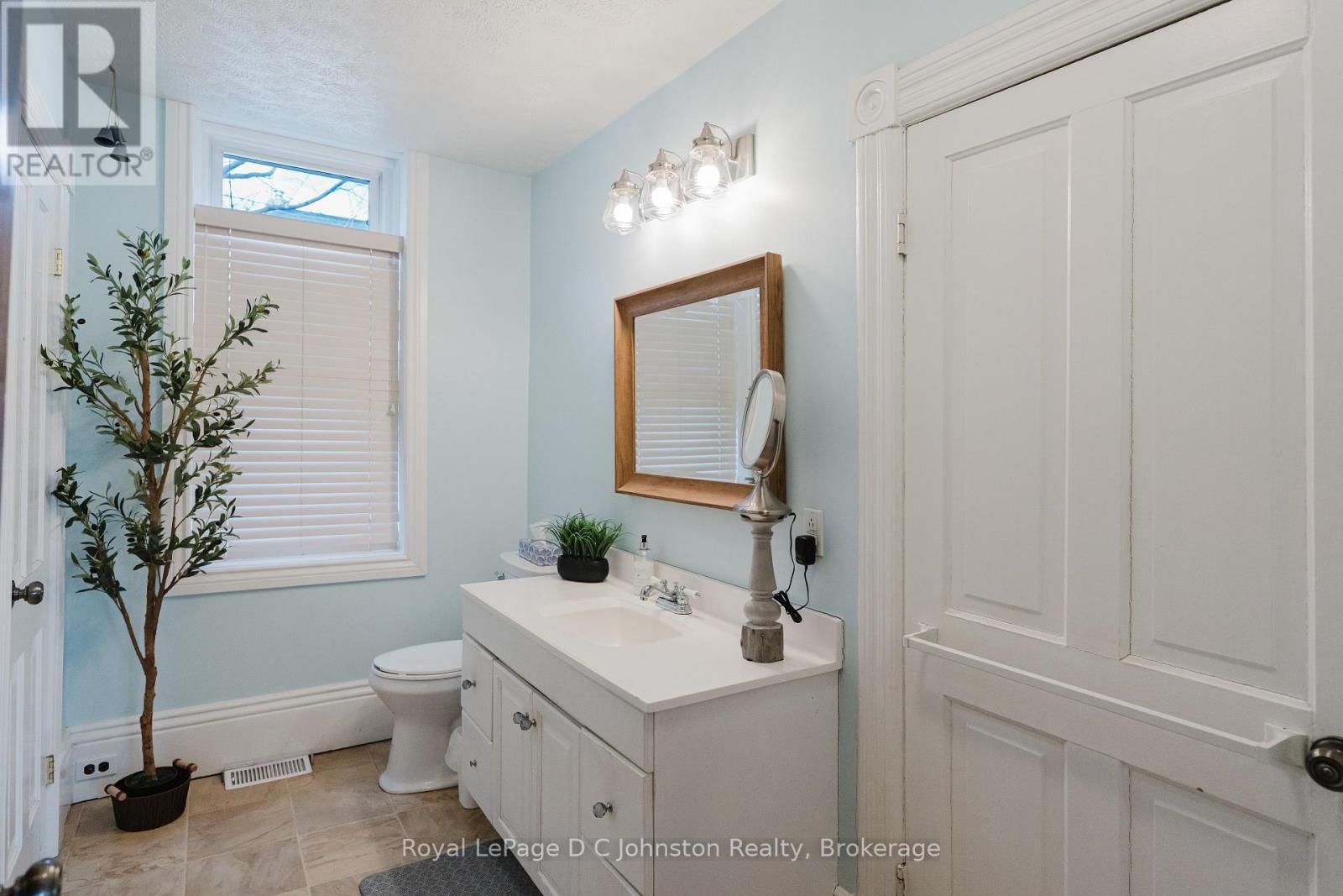 SW - 83 3RD STREET Image 20