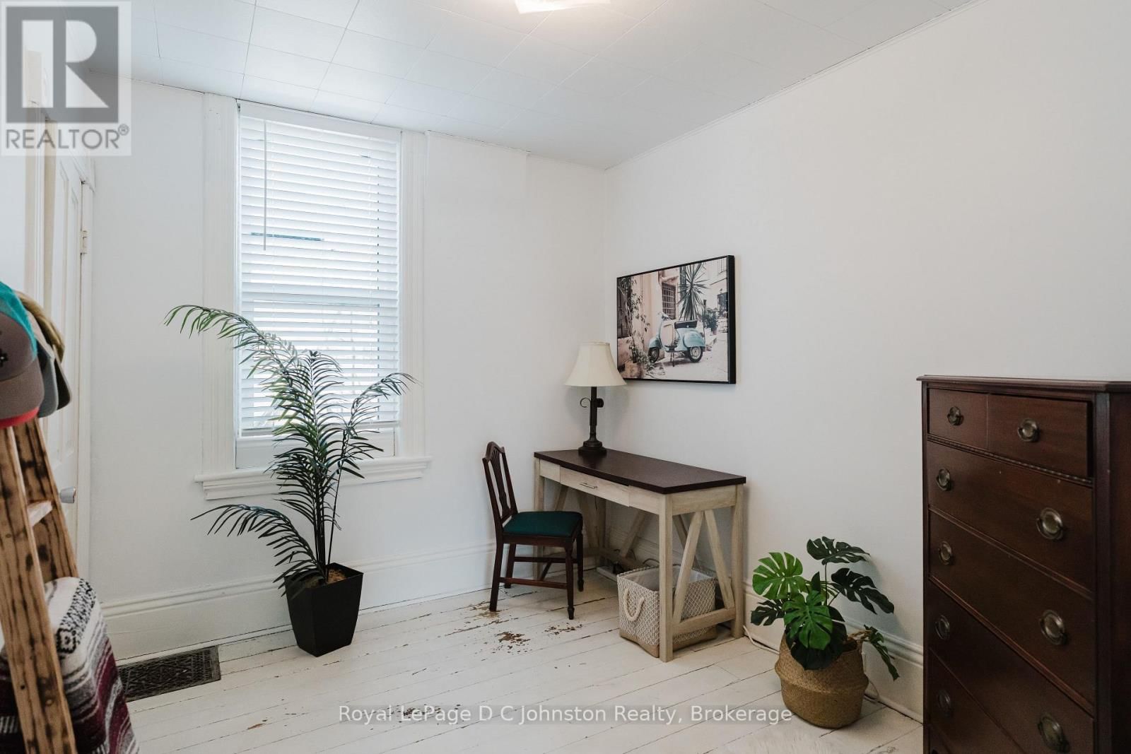 SW - 83 3RD STREET Image 21