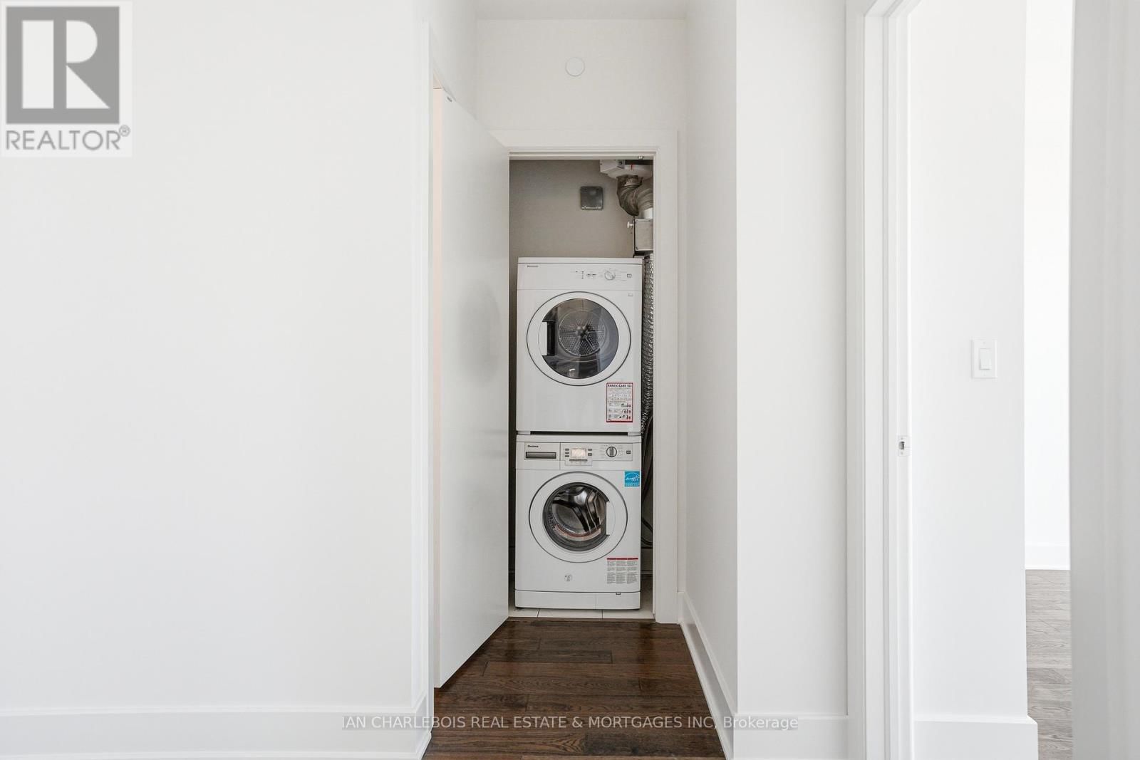 1701 - 255 BAY STREET Image 23