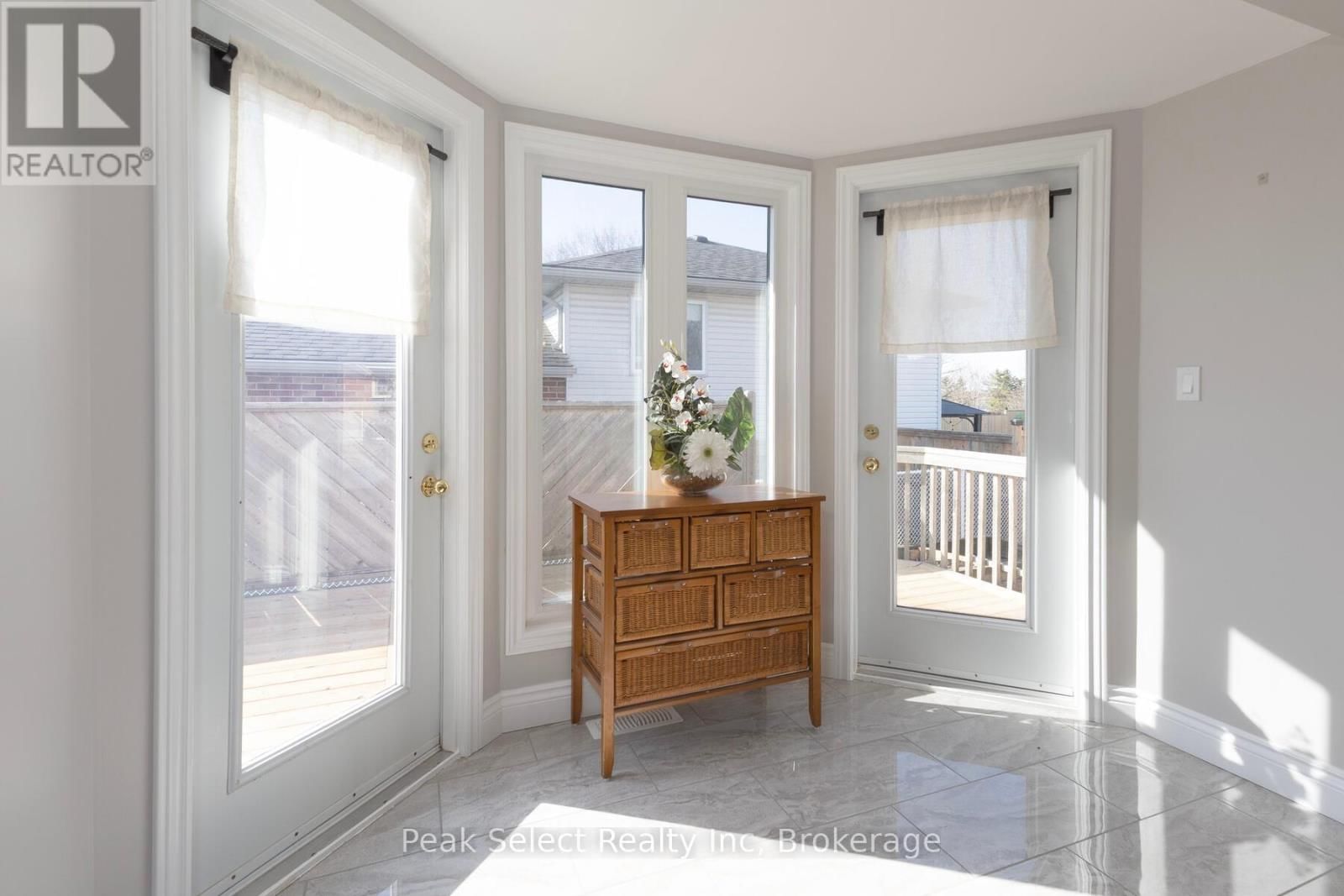 12 MEADOWRIDGE DRIVE Image 21