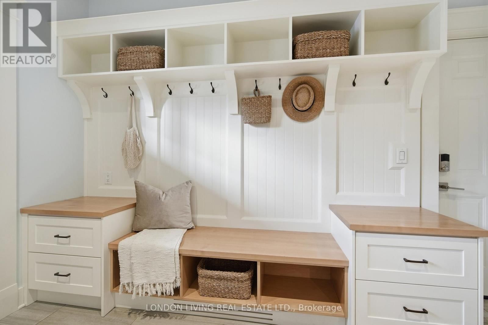 62 GERRARD STREET Image 38