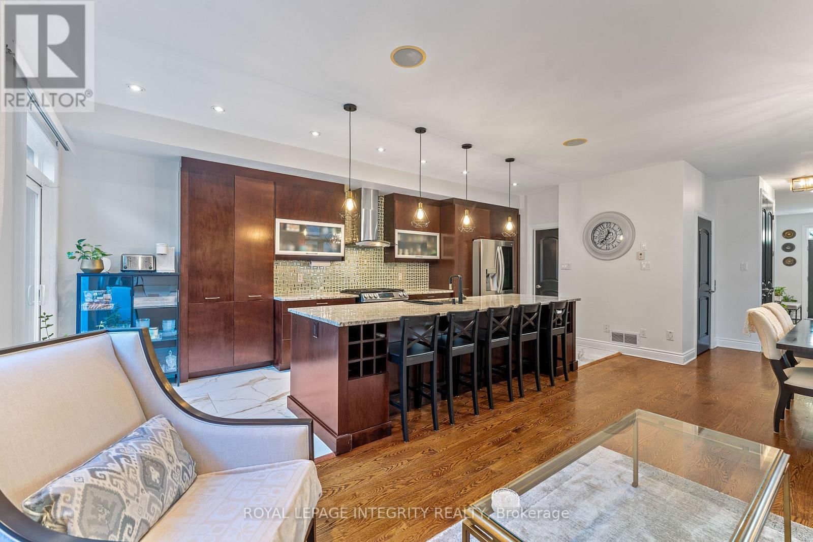 812 PETRA PRIVATE Image 9