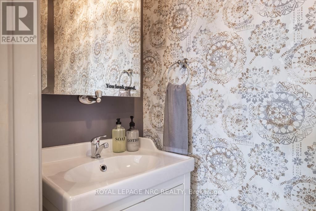 48 HODGKINS AVENUE Image 16