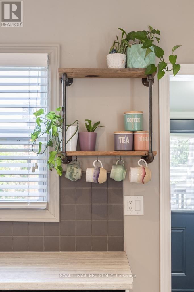 48 HODGKINS AVENUE Image 17