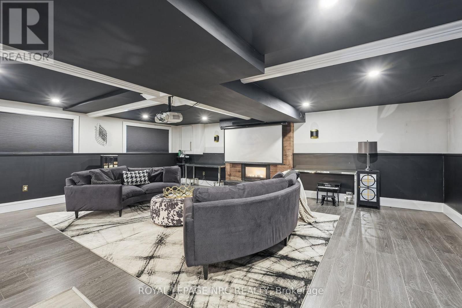 13 UPPER CANADA DRIVE Image 26