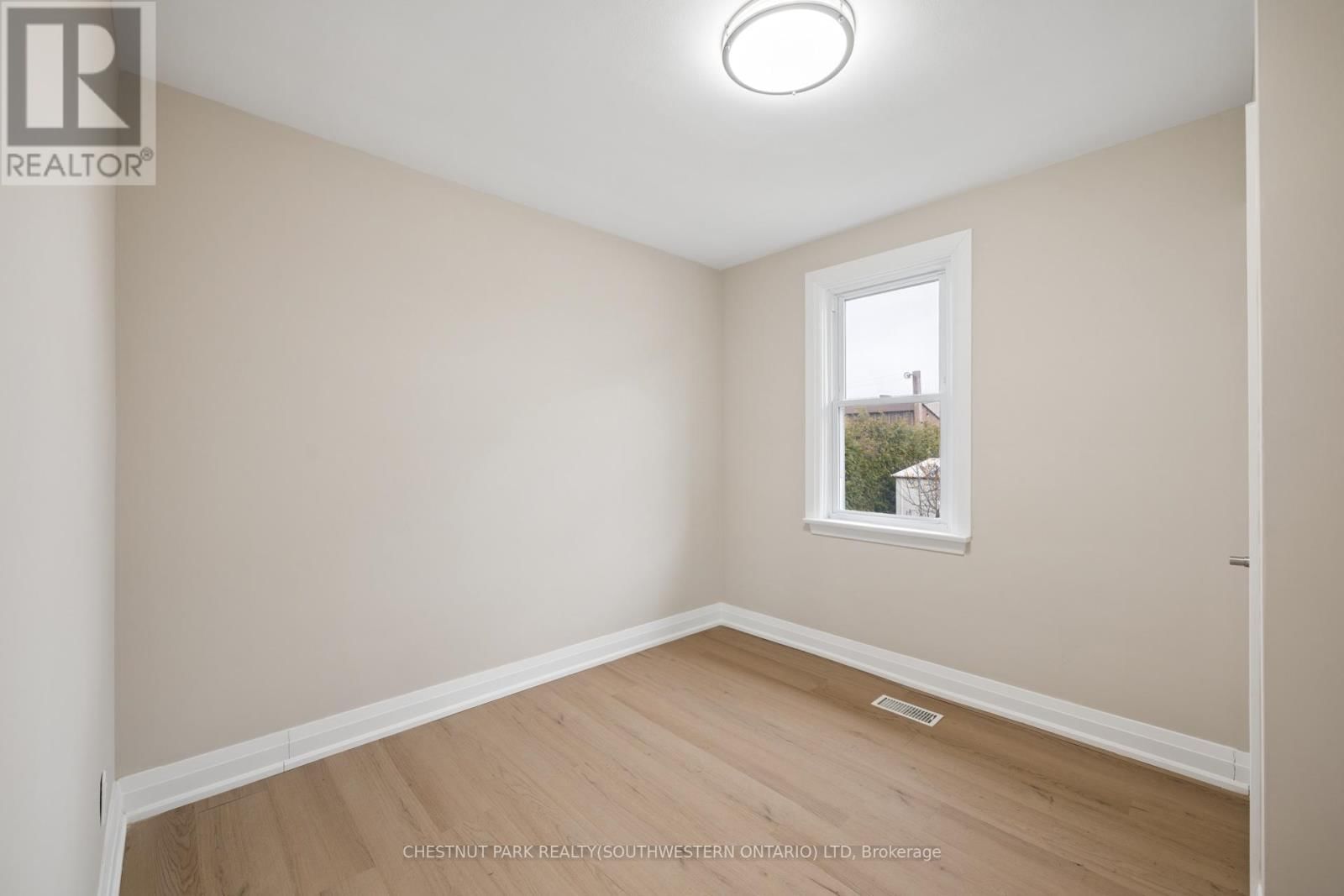 492 EPHRAIM STREET Image 21