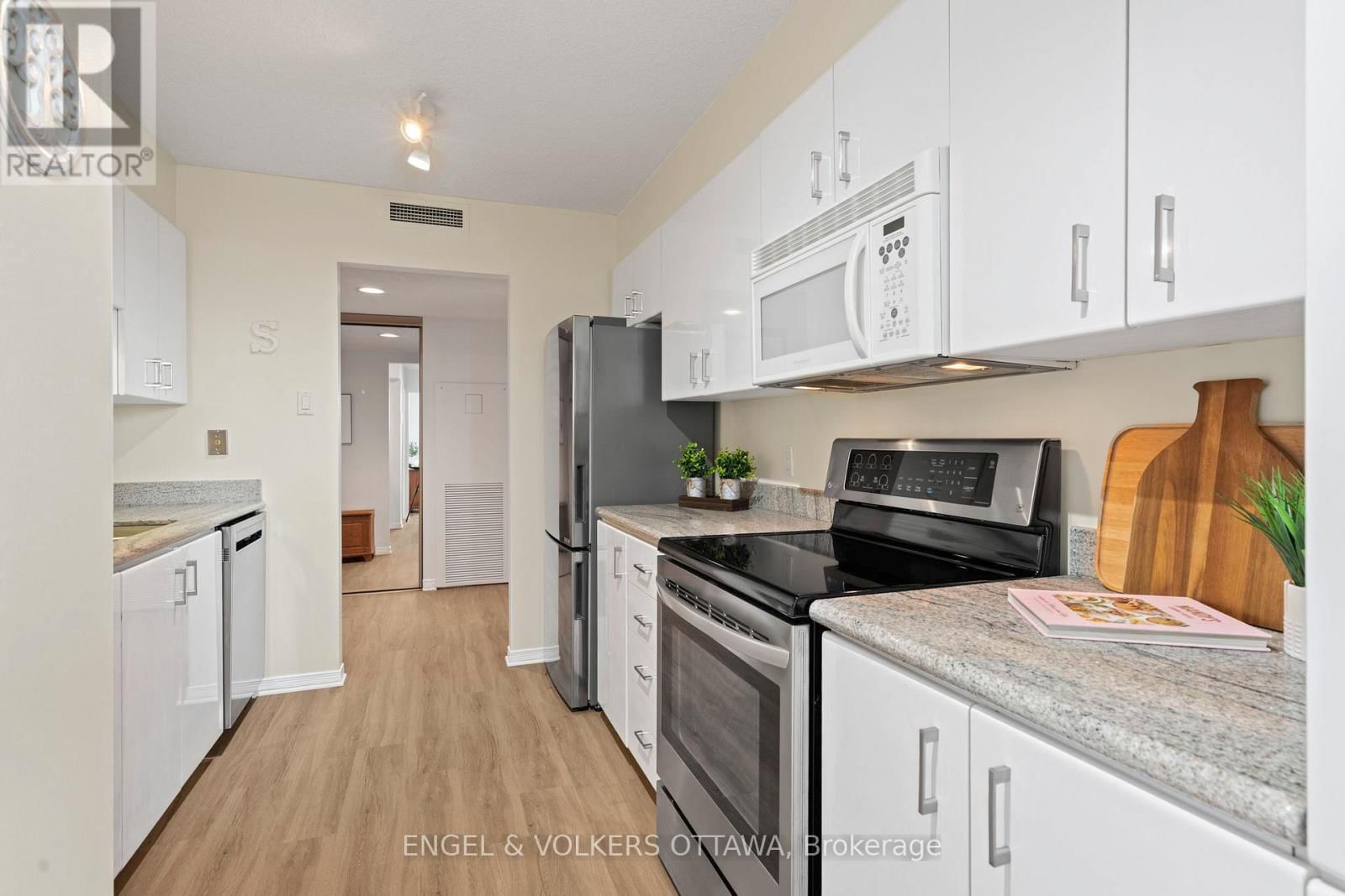 609 - 215 PARKDALE AVENUE Image 12